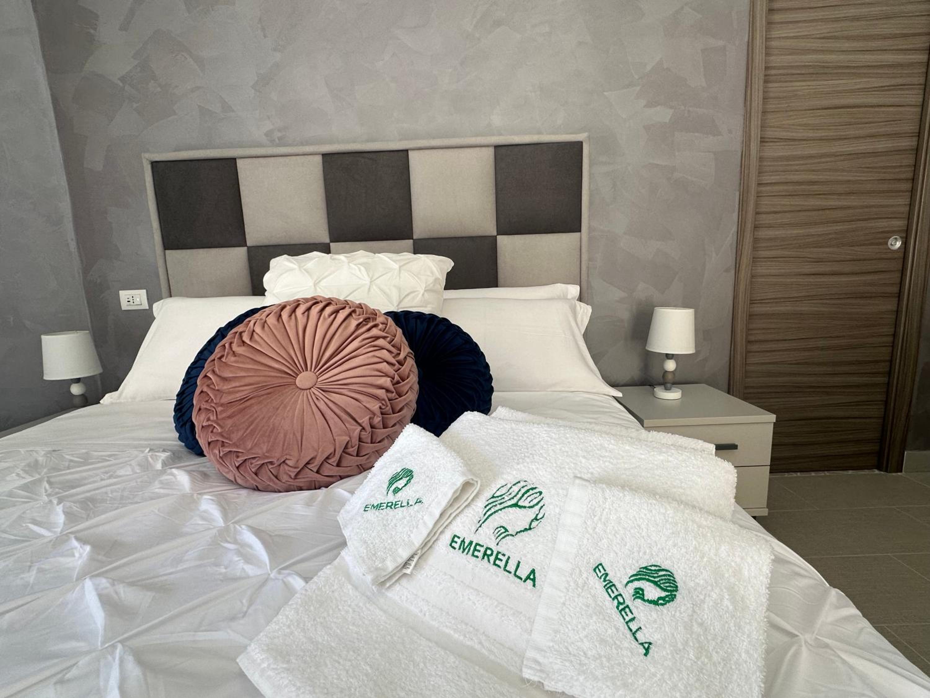 Superior Queen Room with Two Queen Beds - Photo 9
