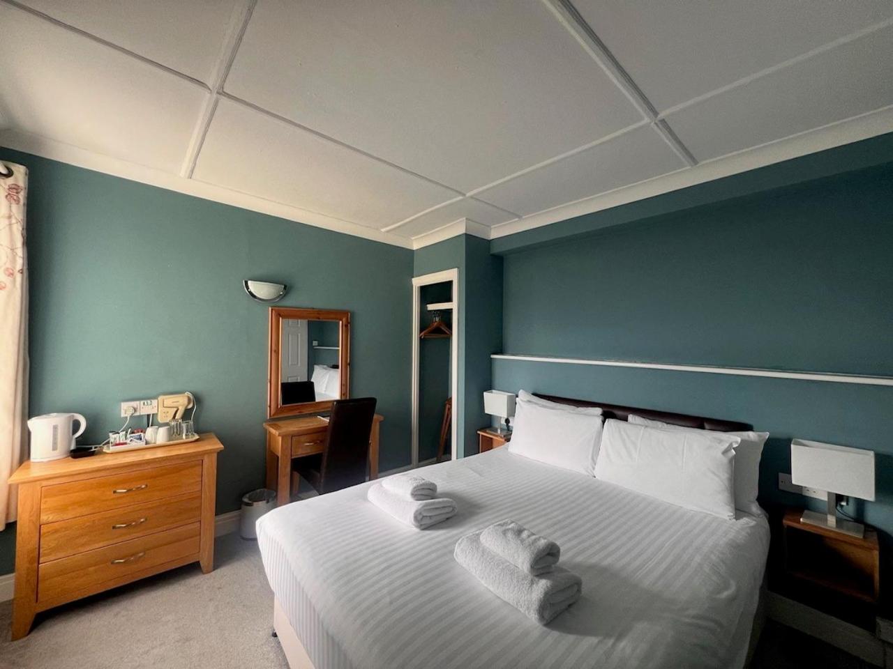 Budget Double Room photo 3
