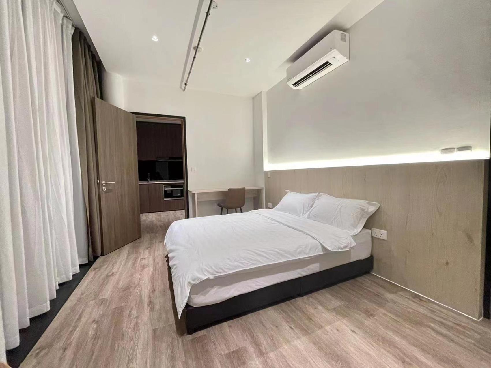 One-Bedroom Apartment photo 1