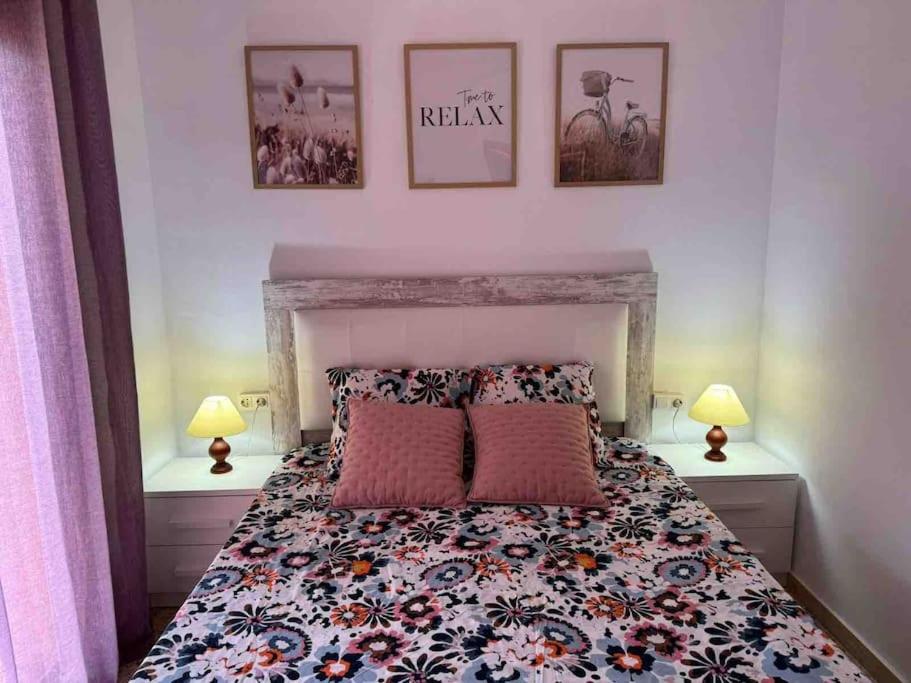 Six-Bedroom House photo 3