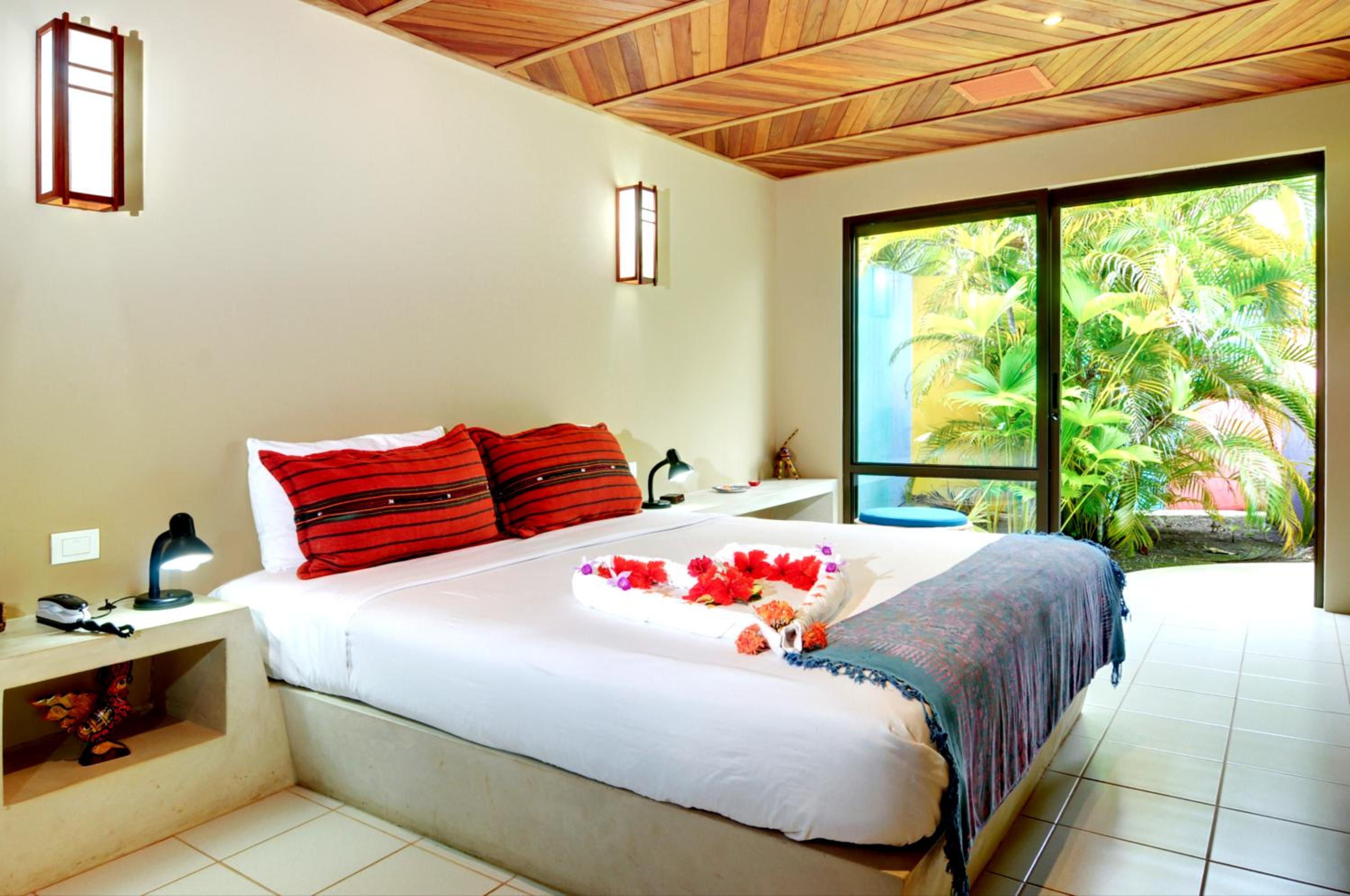 Garden Bungalow 1 King Bed - Photo 10