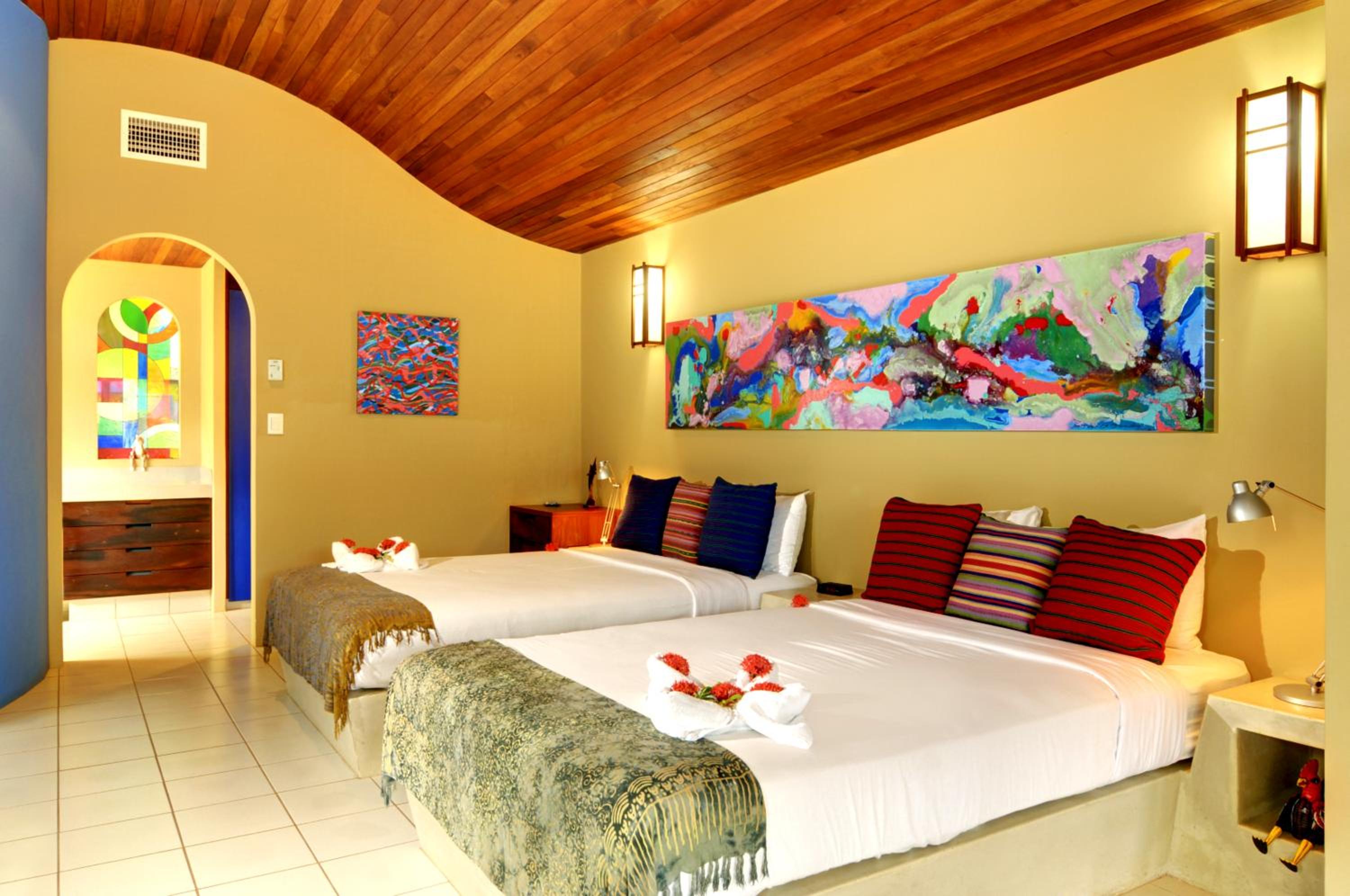 Beach Front Bungalow 2 Full Beds - Photo 9