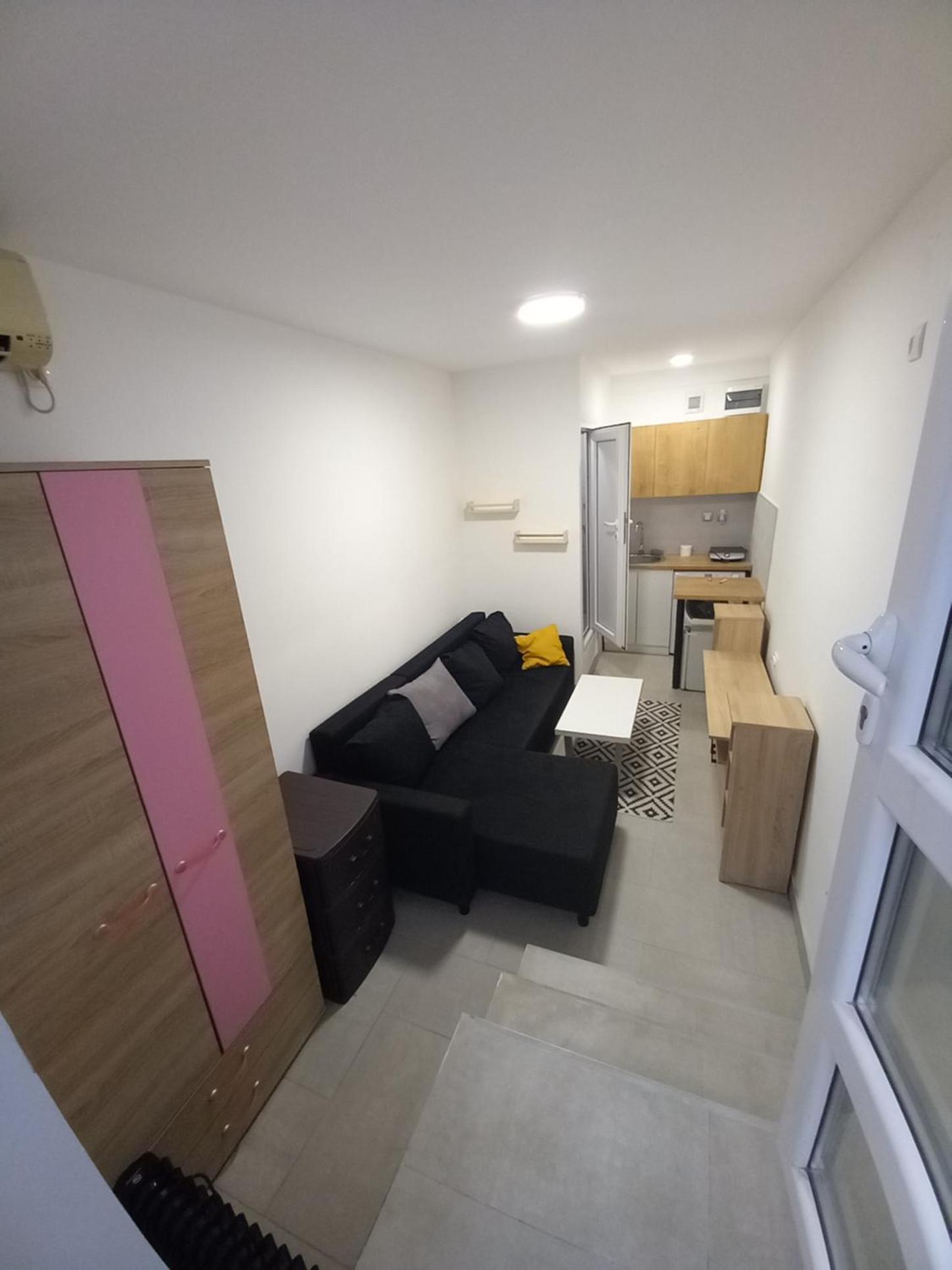 One-Bedroom Apartment photo 1
