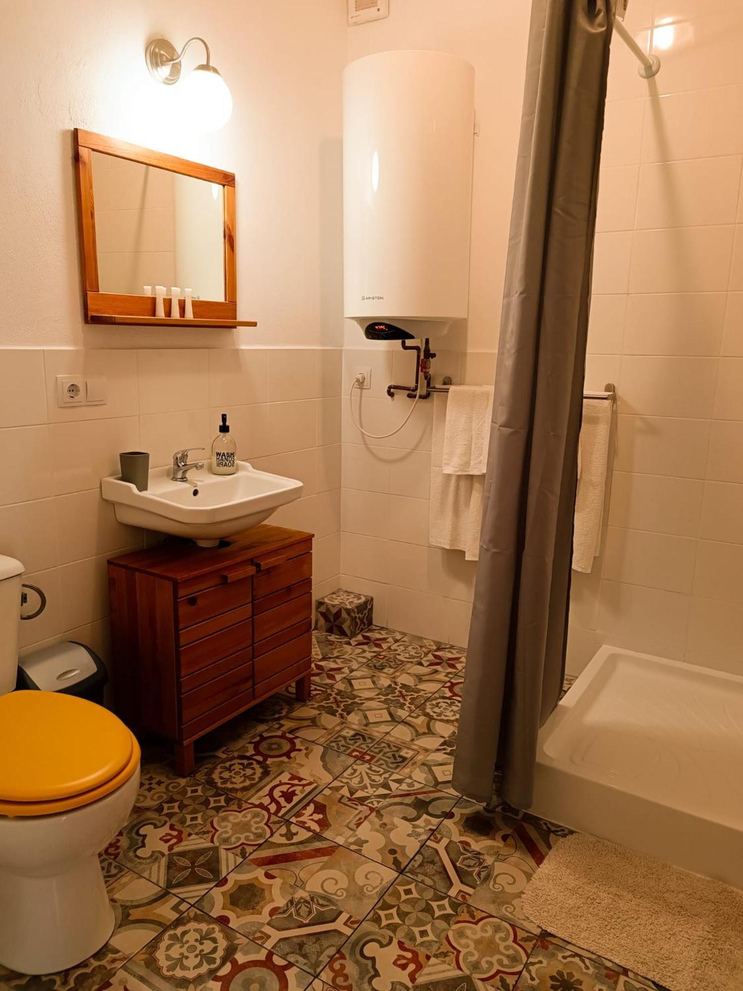 Studio Apartment - Photo 9