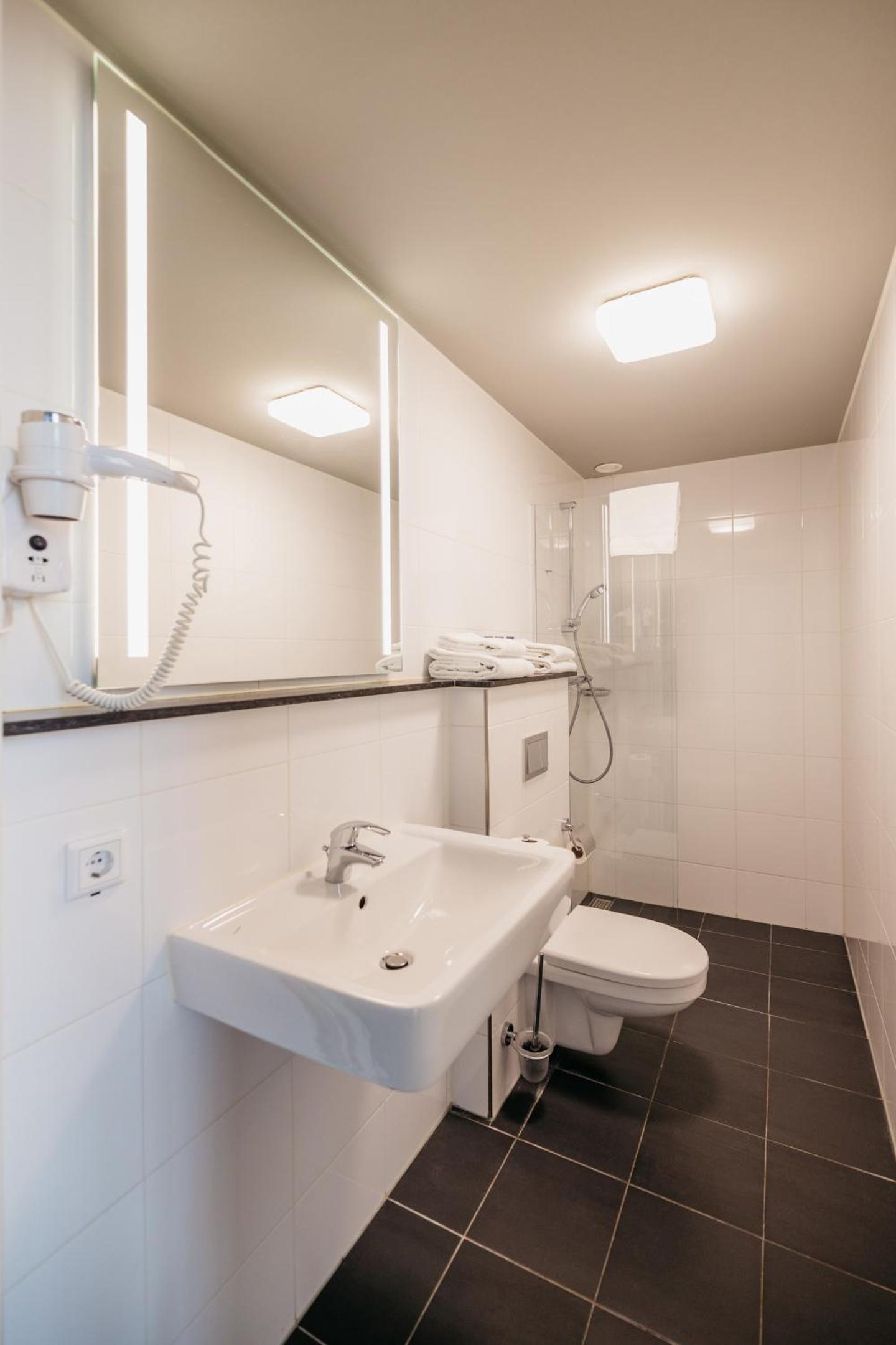 1 Bedroom Apartment with Sofa Bed & Extra Double Bed photo 2