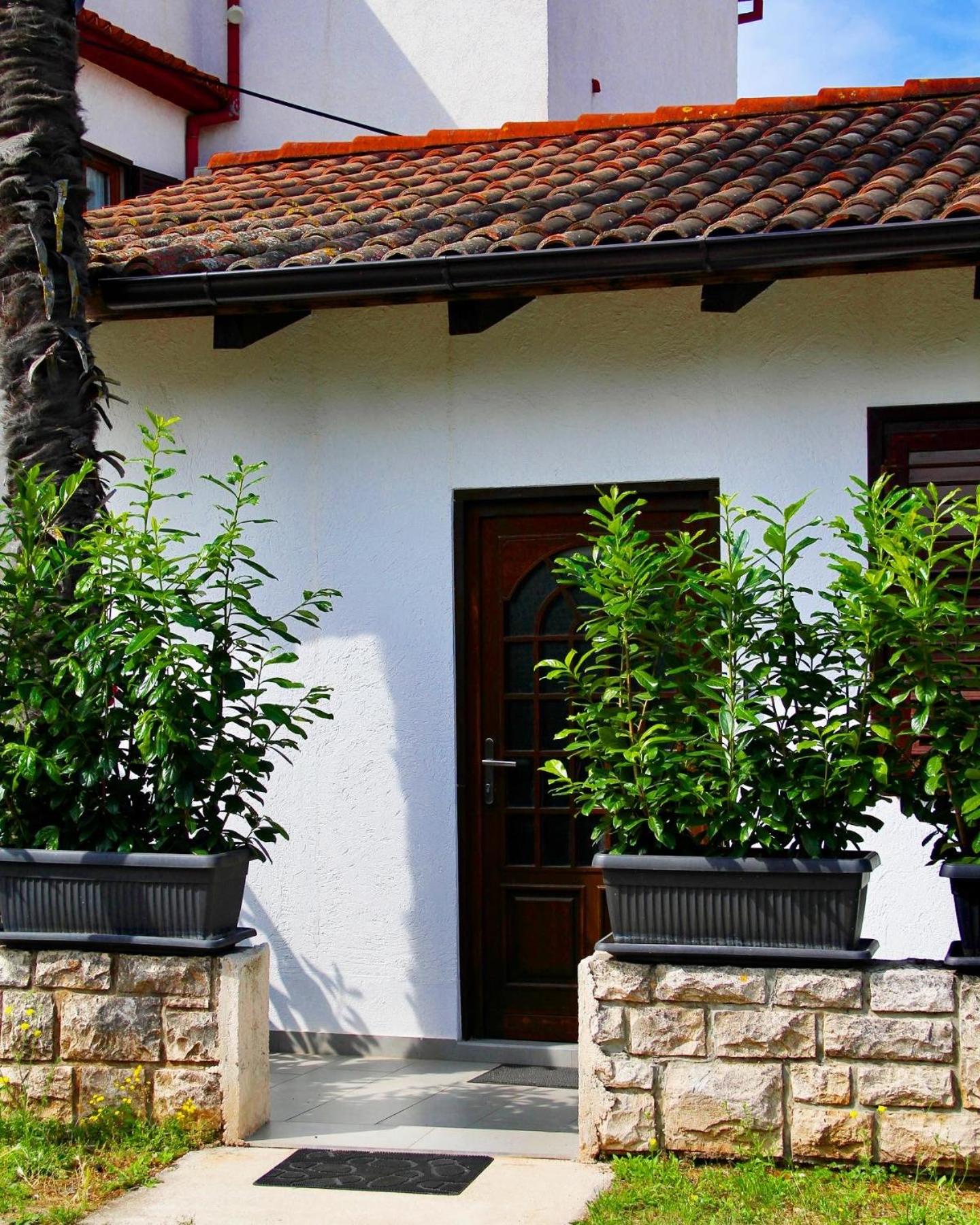 One-Bedroom House - Photo 25