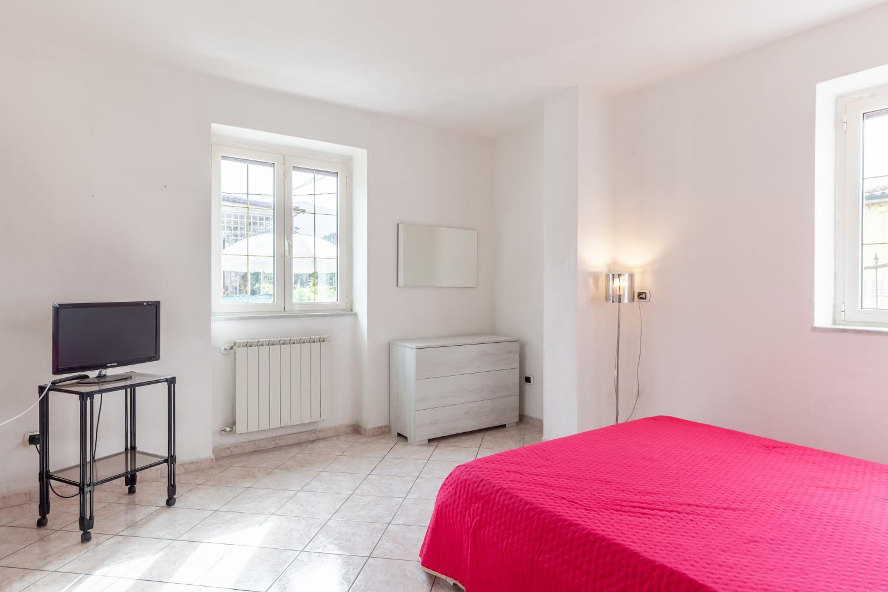 Two-Bedroom Deluxe Apartment with Garden View photo 2