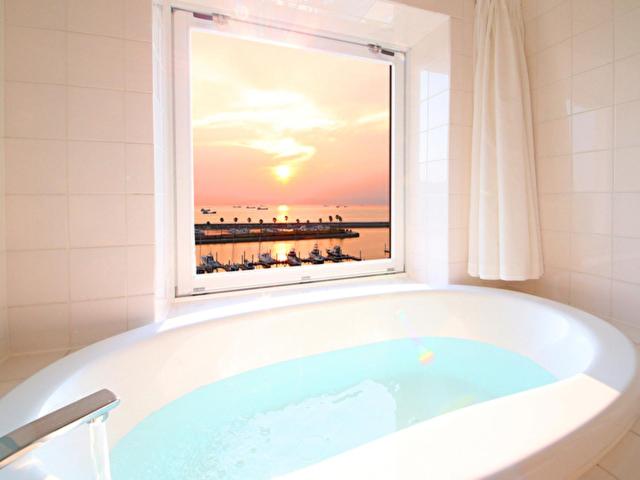 Deluxe Twin Room with Sea View Private Bathroom - non-smoking photo 3