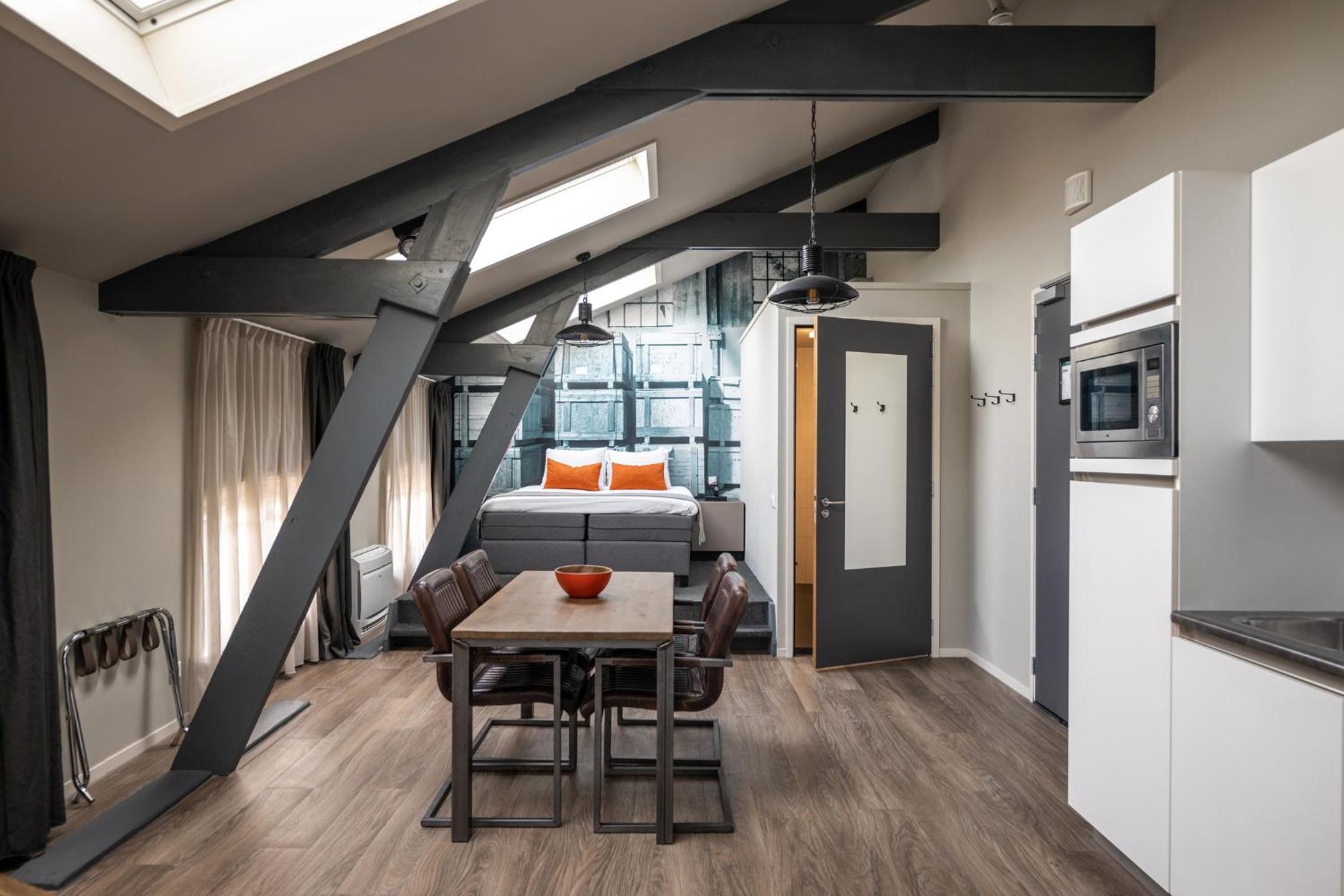 Extra Large Studio with Kitchen and Sofa Bed photo 3
