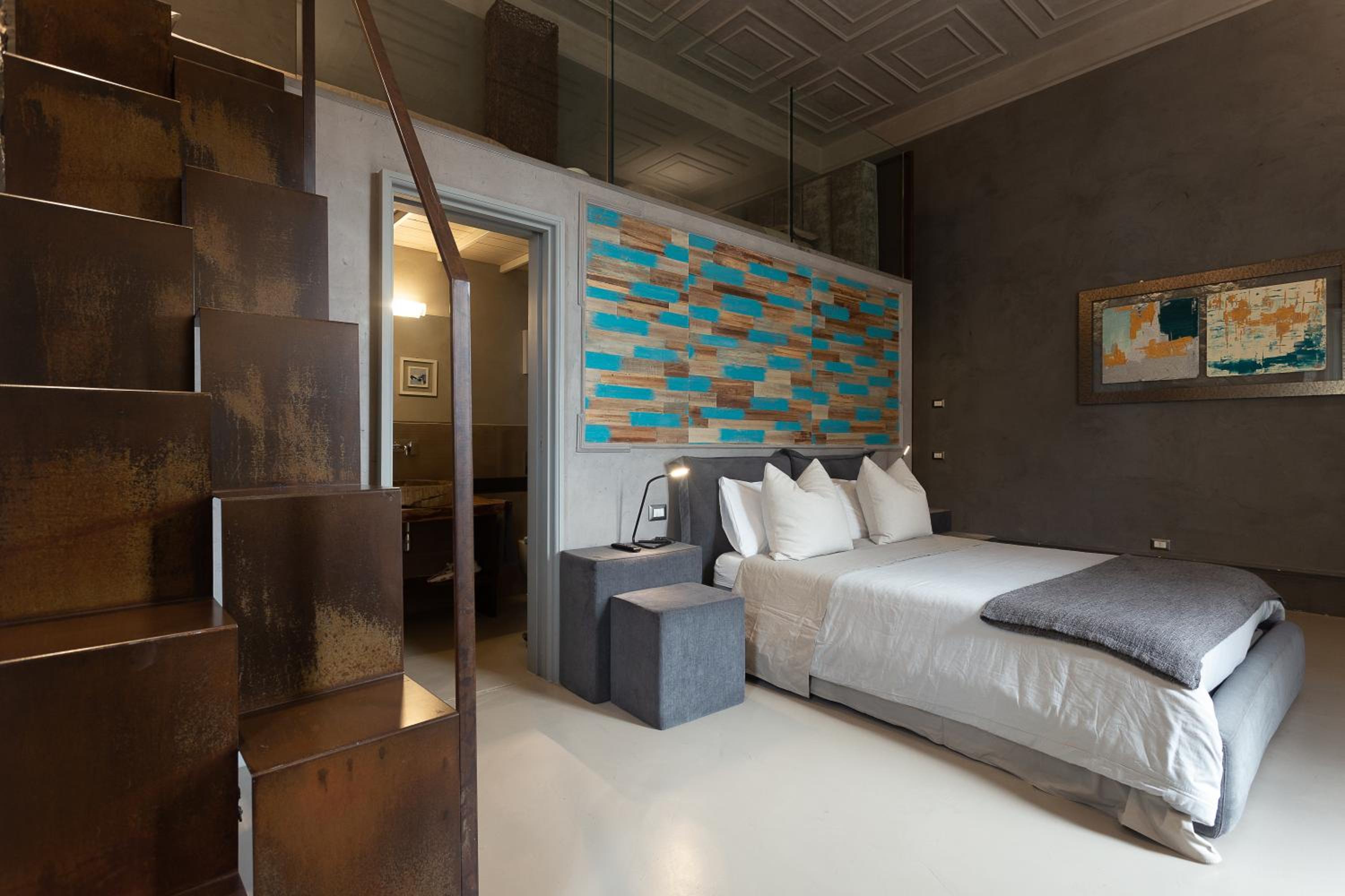 Suite - Photo 29