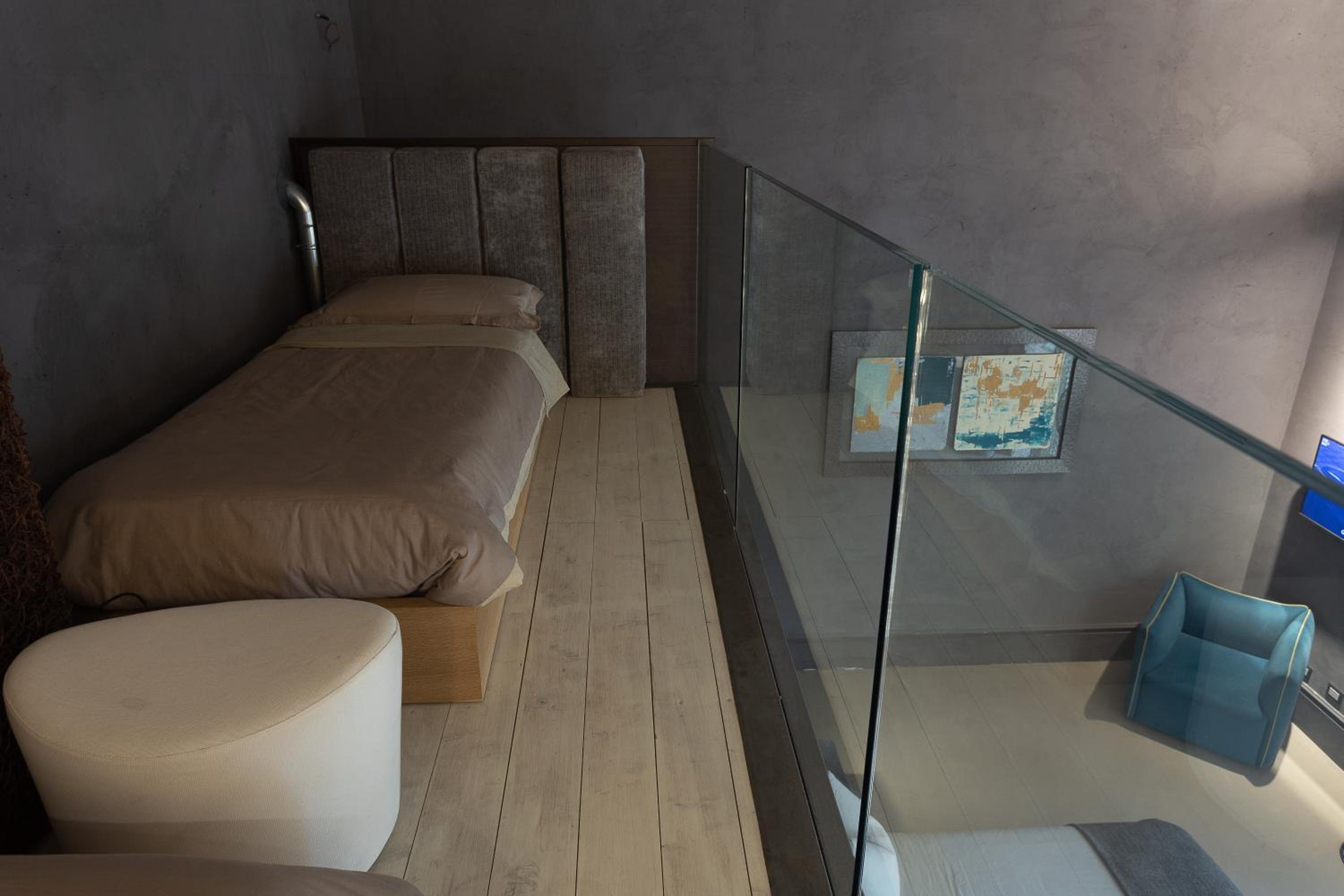 Suite - Photo 35