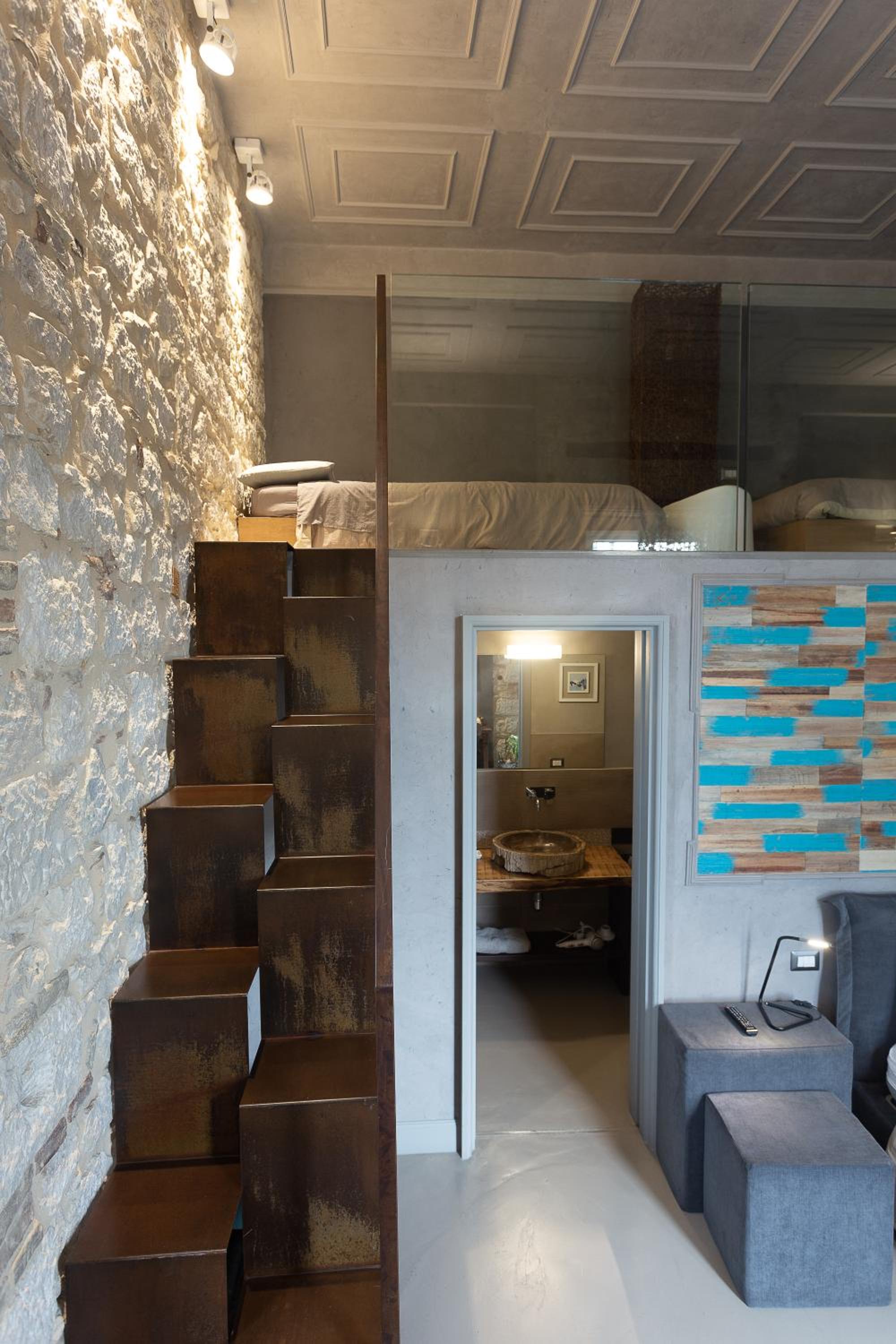 Suite - Photo 33