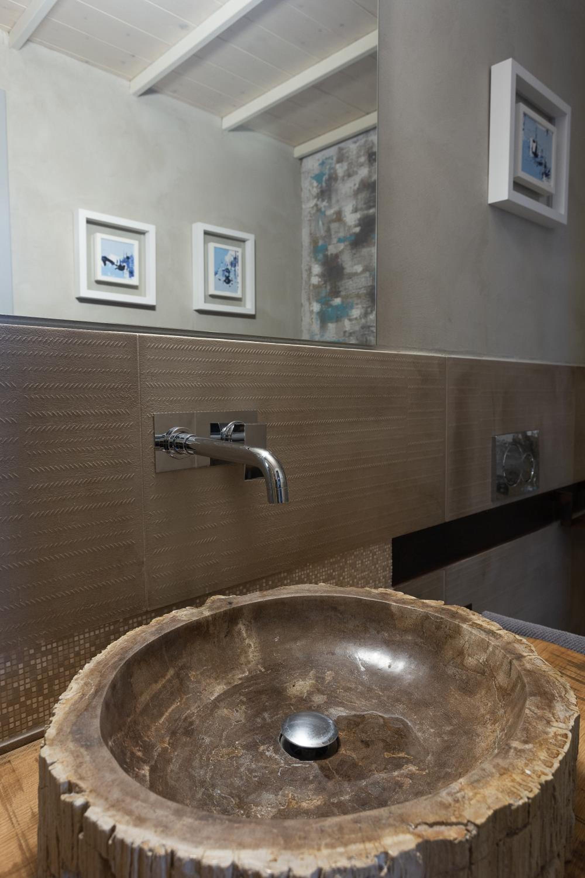 Suite - Photo 11