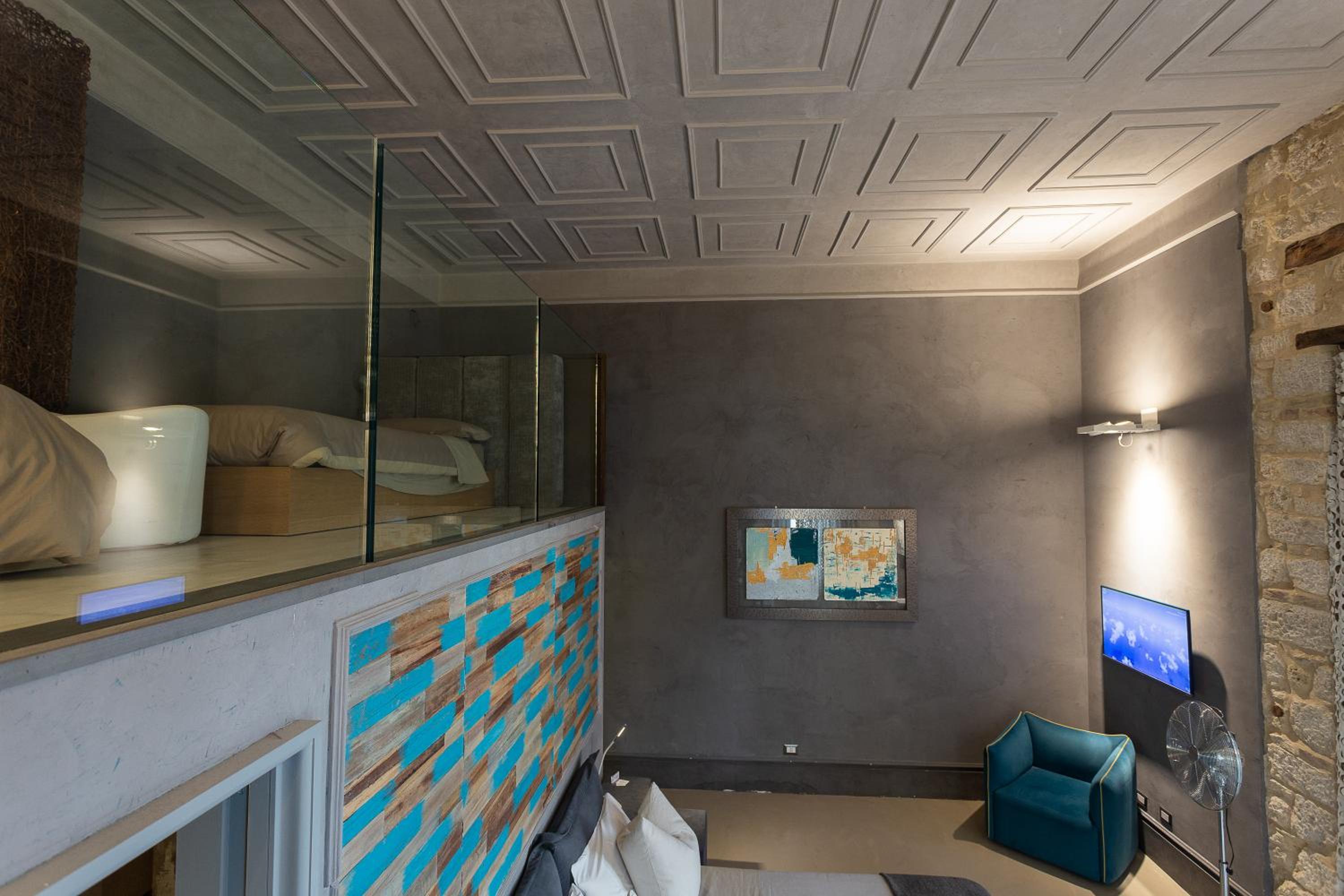 Suite - Photo 10
