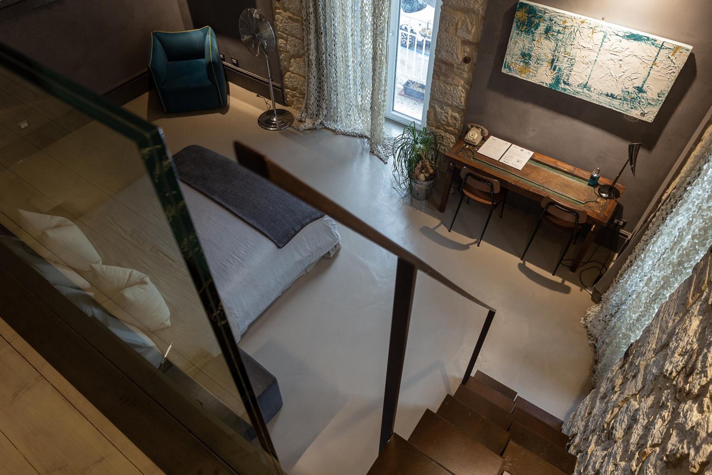 Suite - Photo 22
