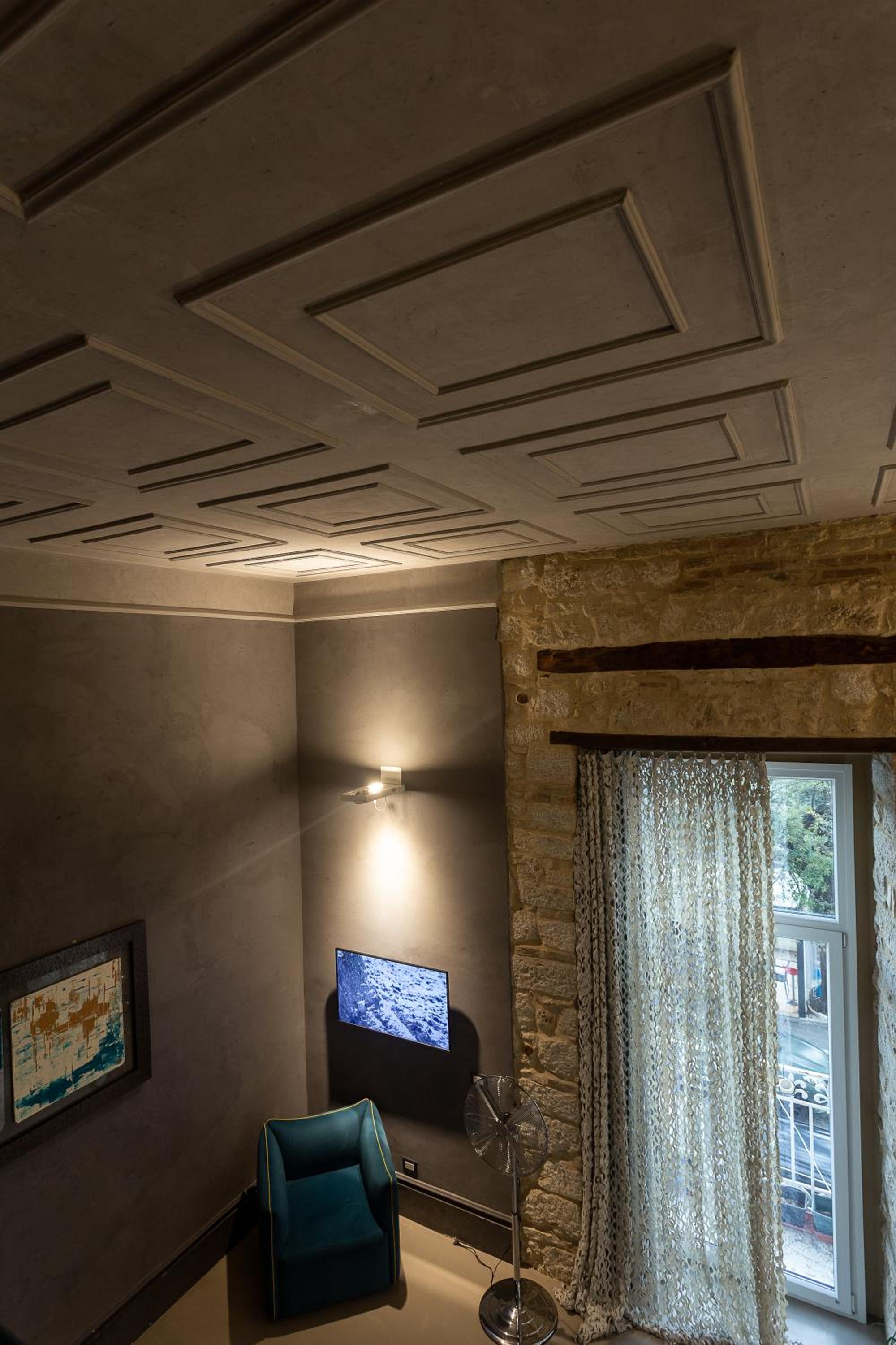 Suite - Photo 18