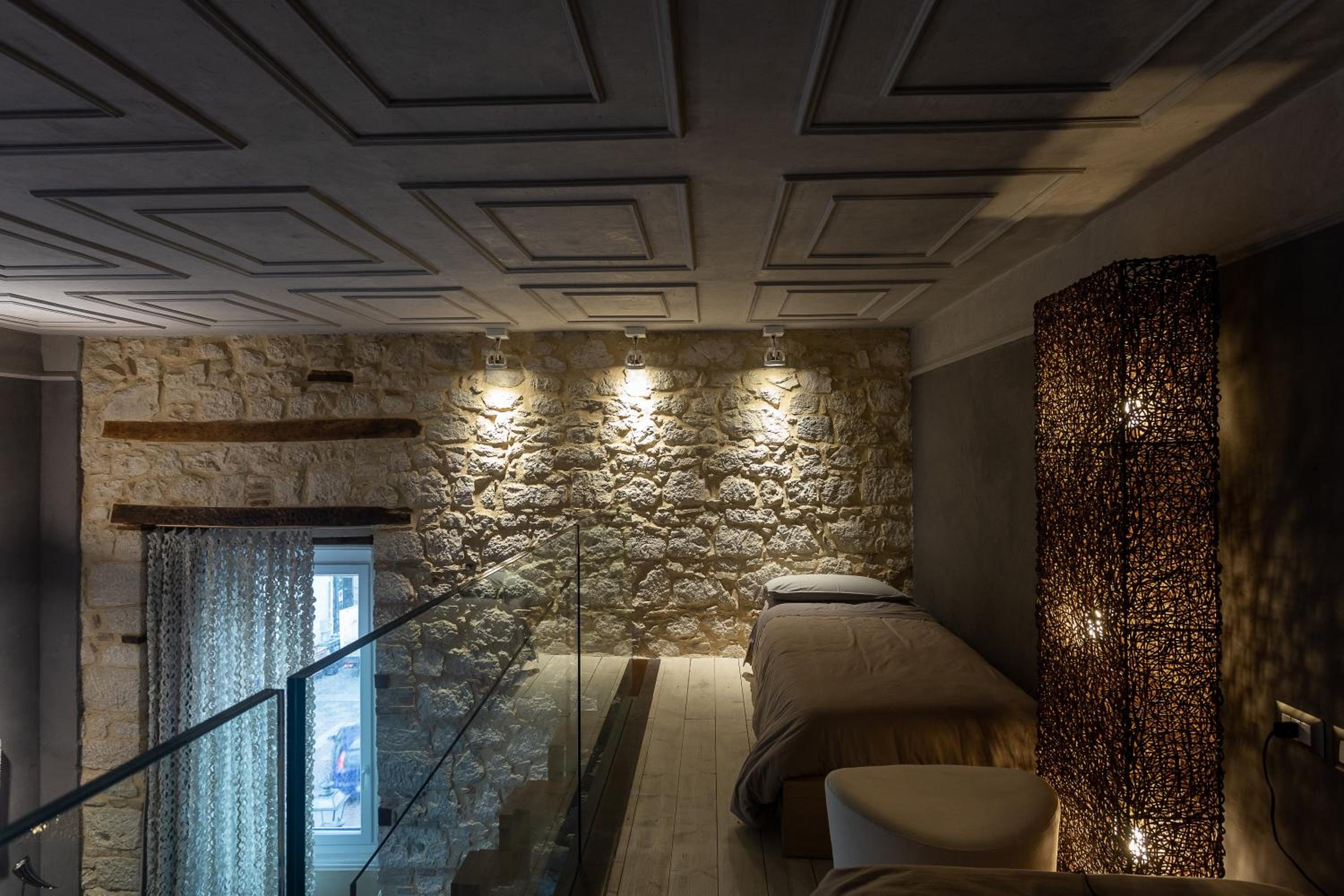 Suite - Photo 16