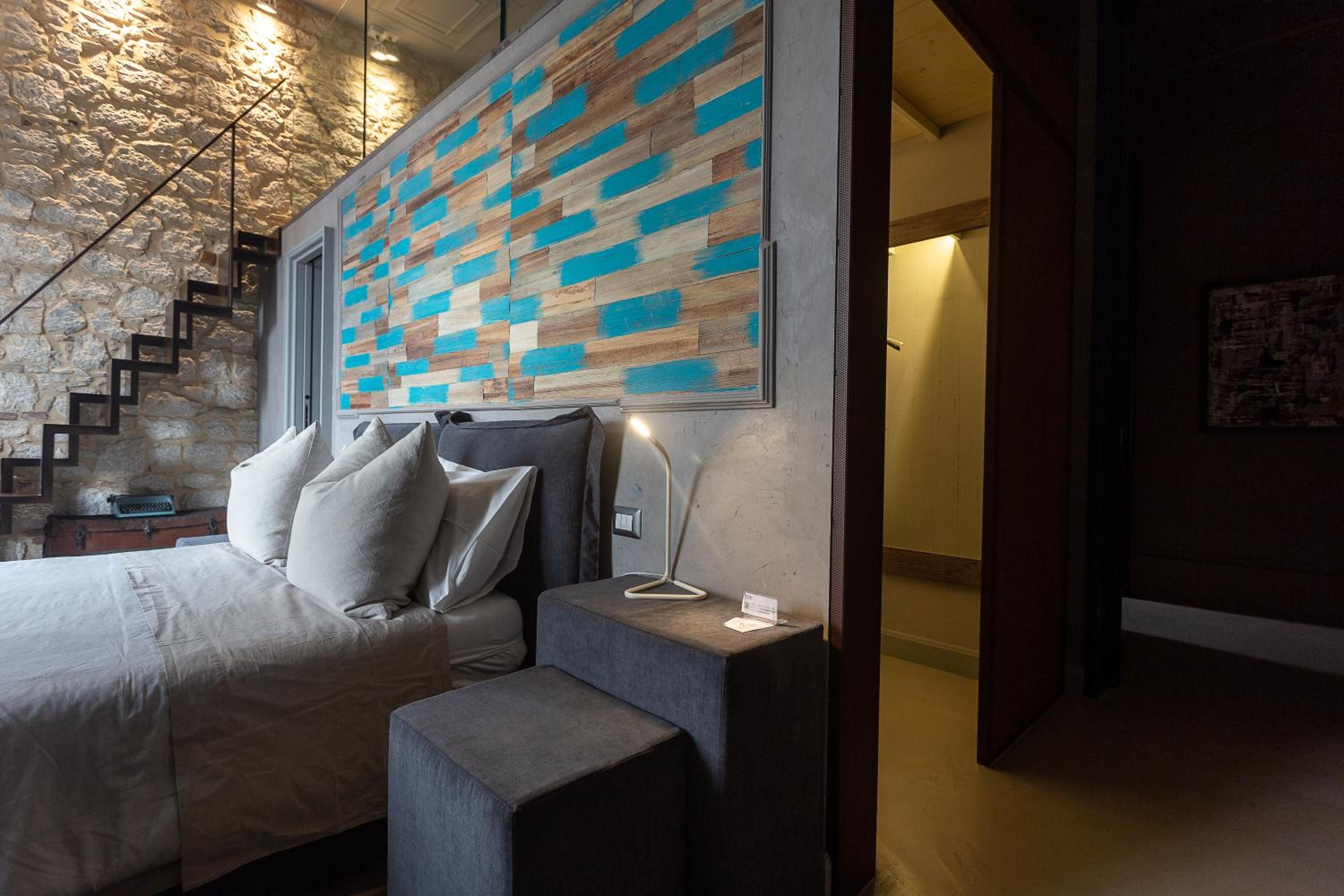 Suite - Photo 15