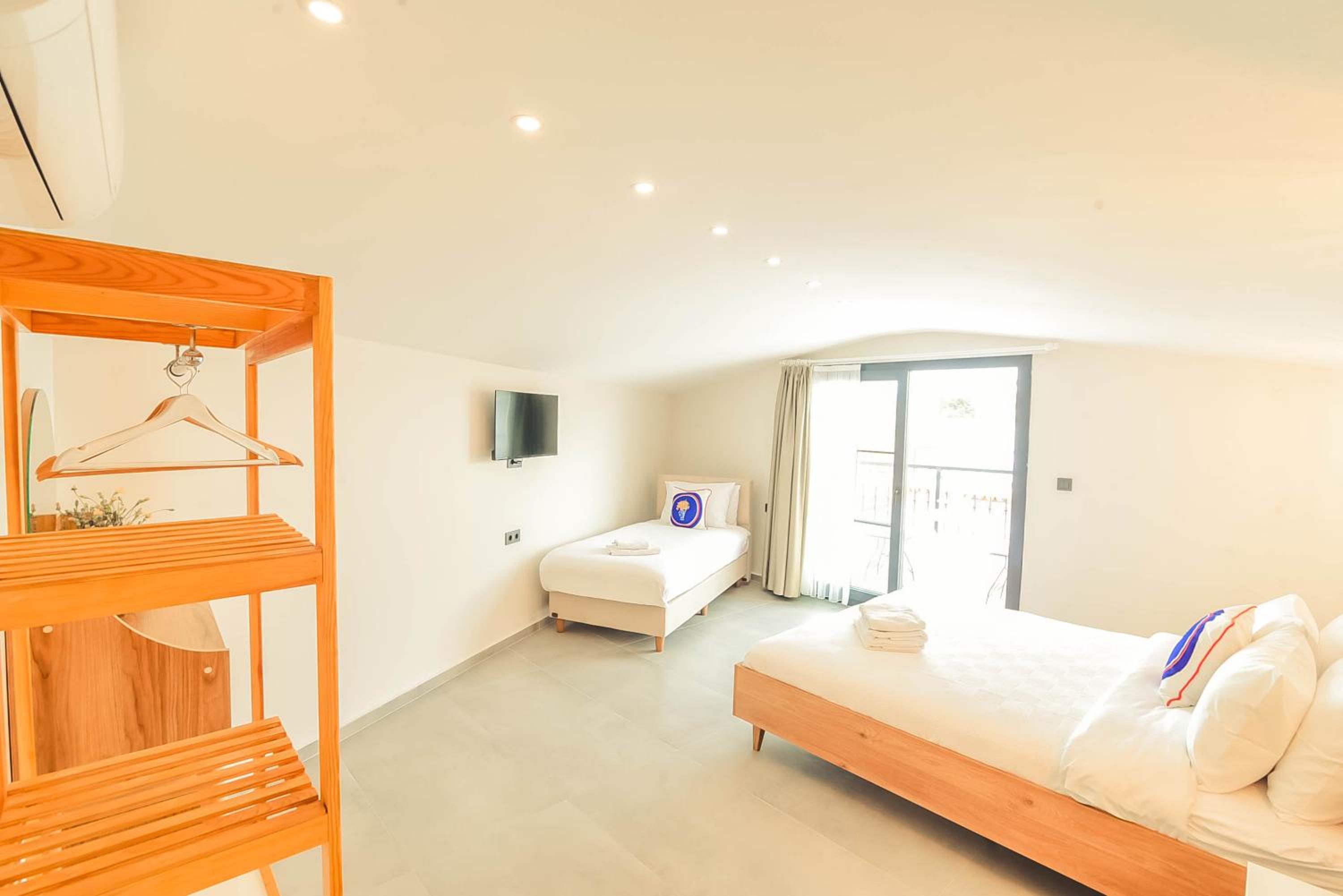 Superior Quadruple Room photo 2