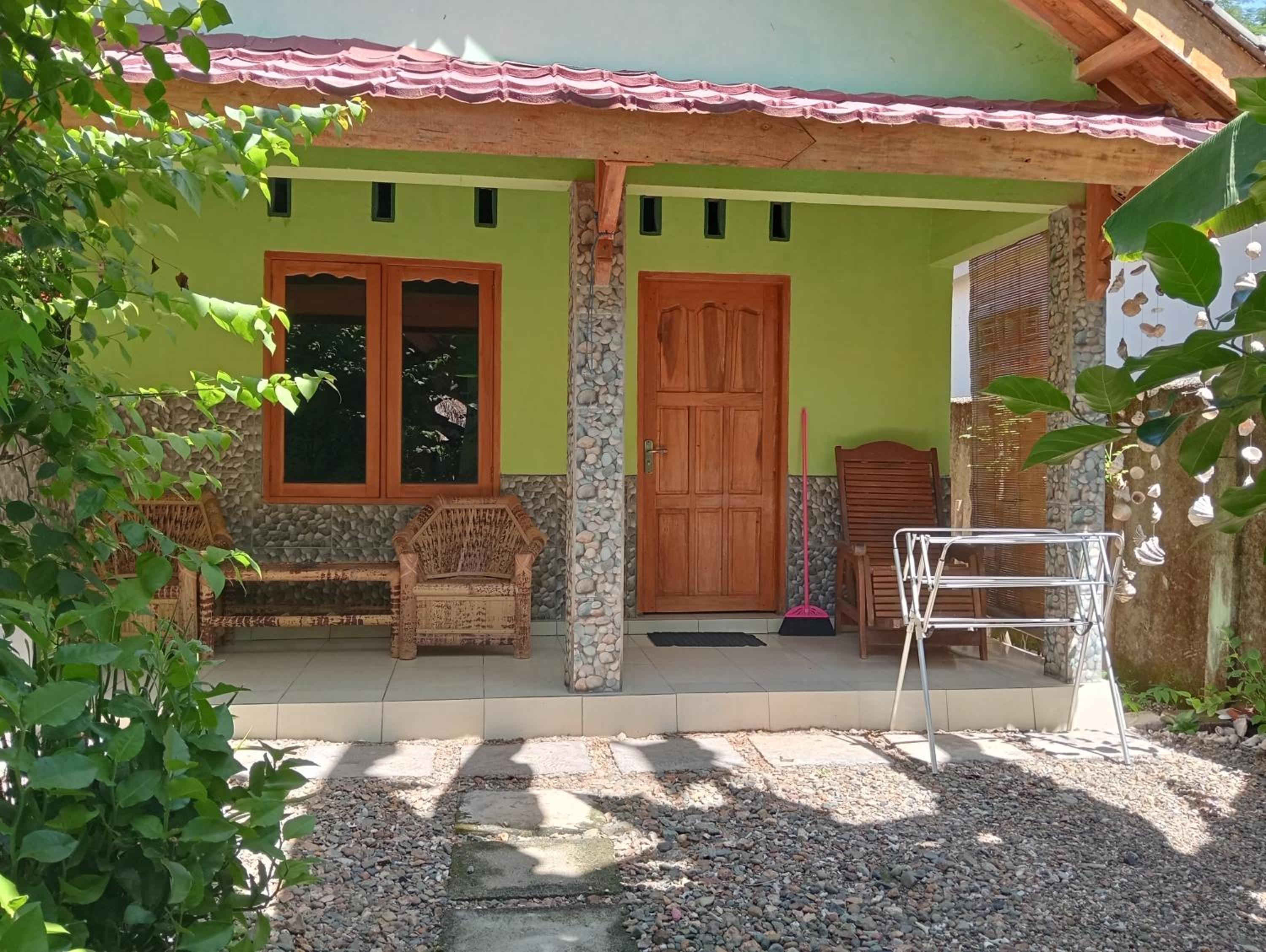 Family Room with Private Bathroom - Photo 8
