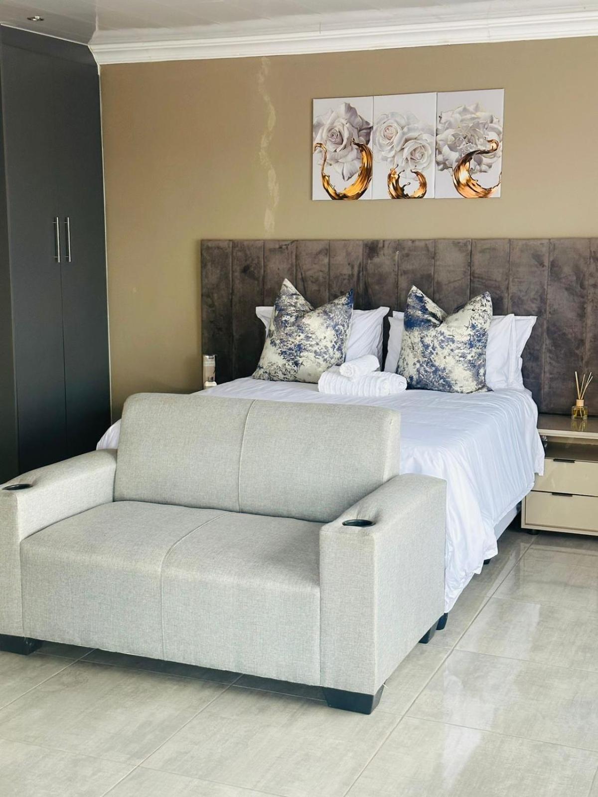 Deluxe Queen Room photo 2