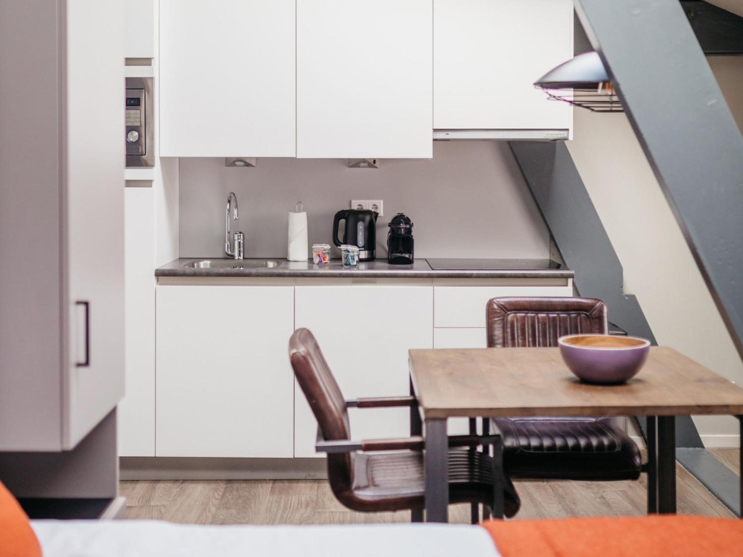 Medium Studio with Kitchen photo 3