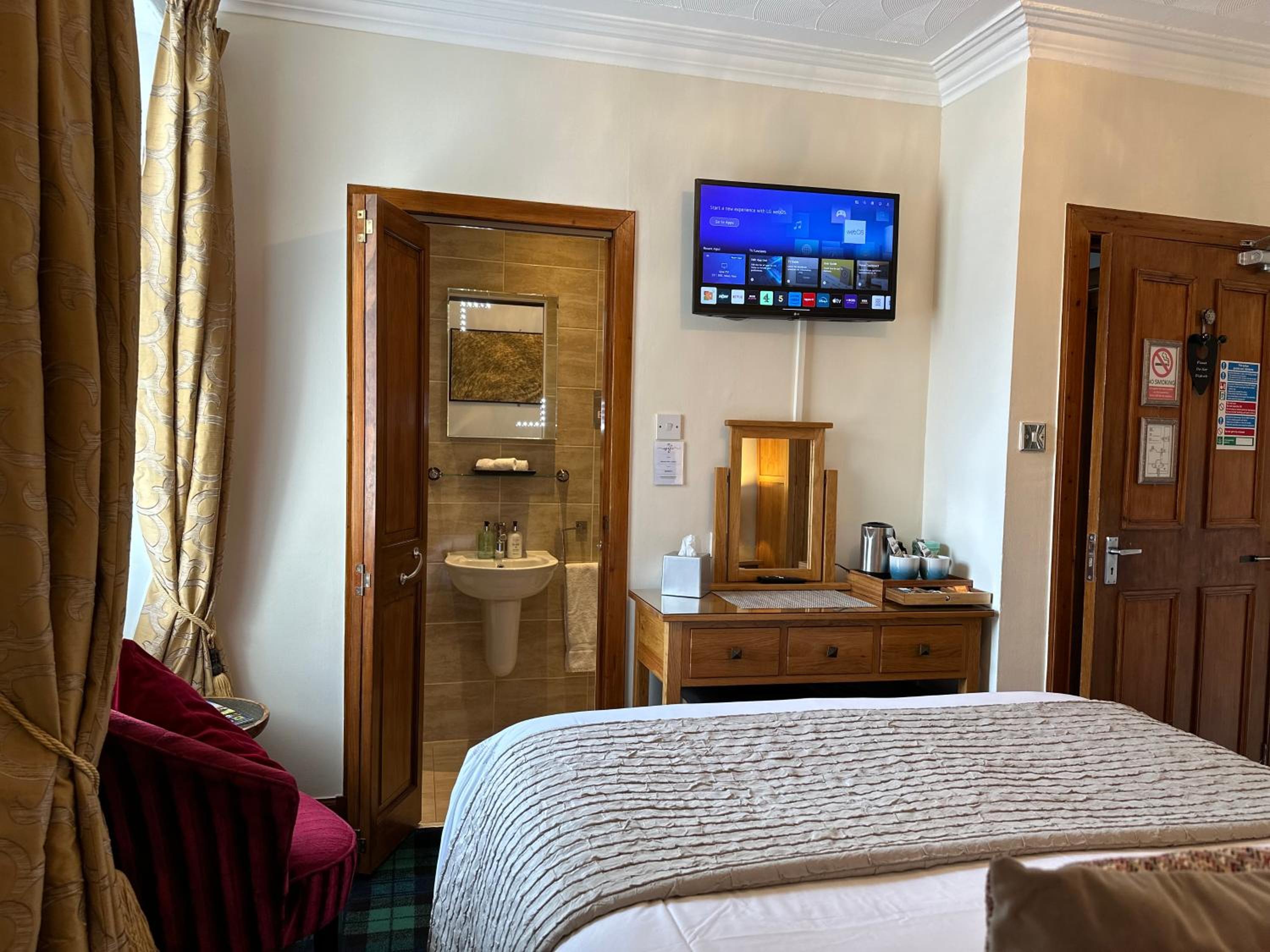Double Room with Shower - Photo 2