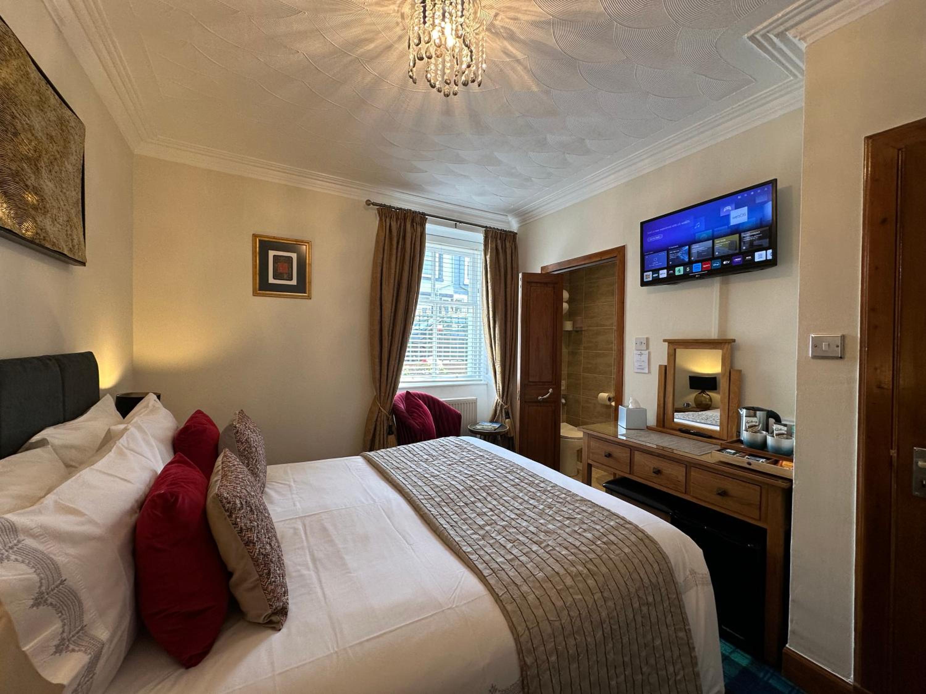 Double Room with Shower - Photo 9