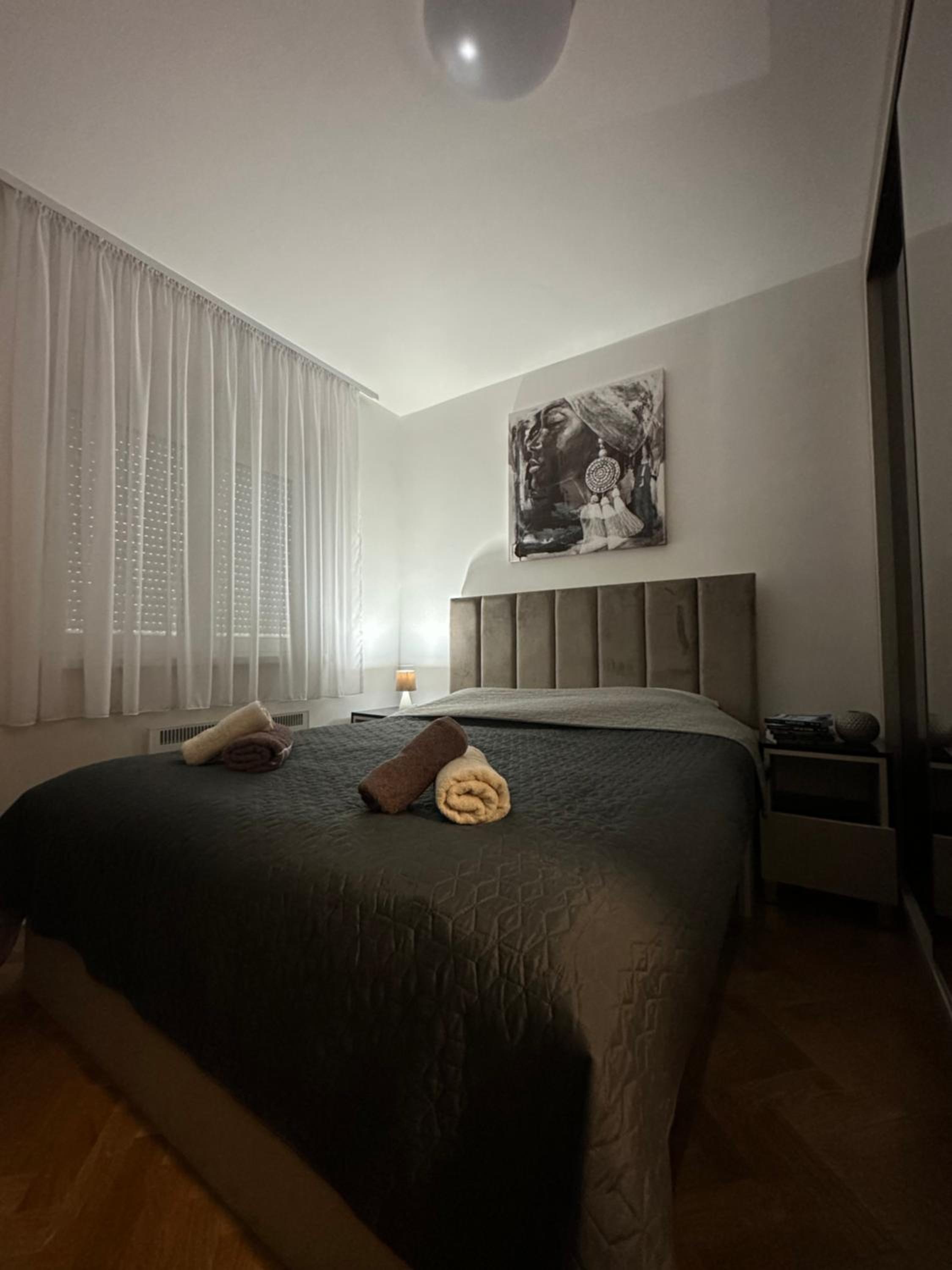 One-Bedroom Apartment photo 2