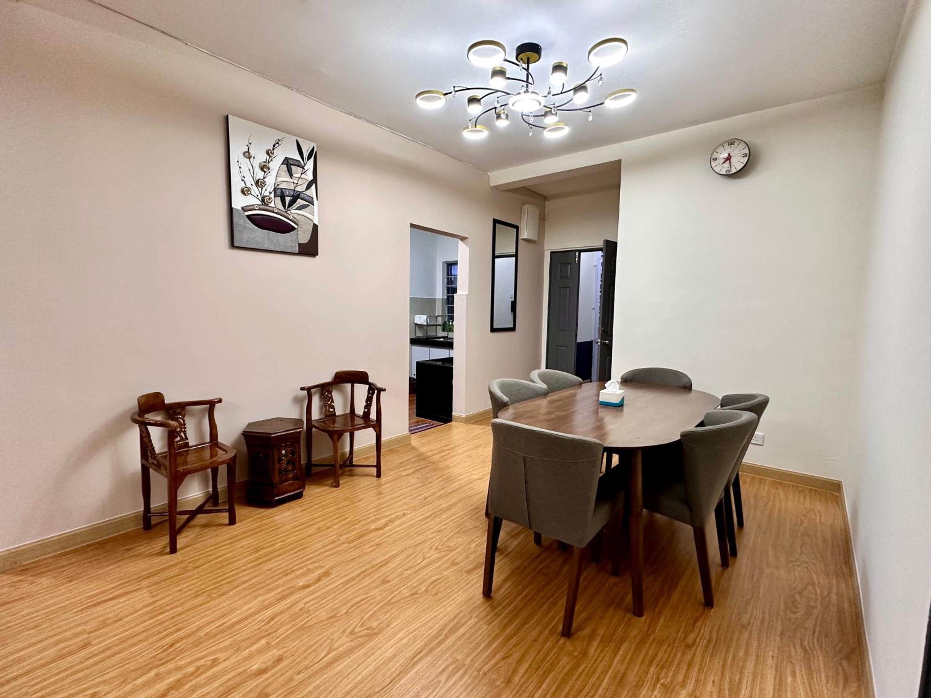 Three-Bedroom Apartment photo 2