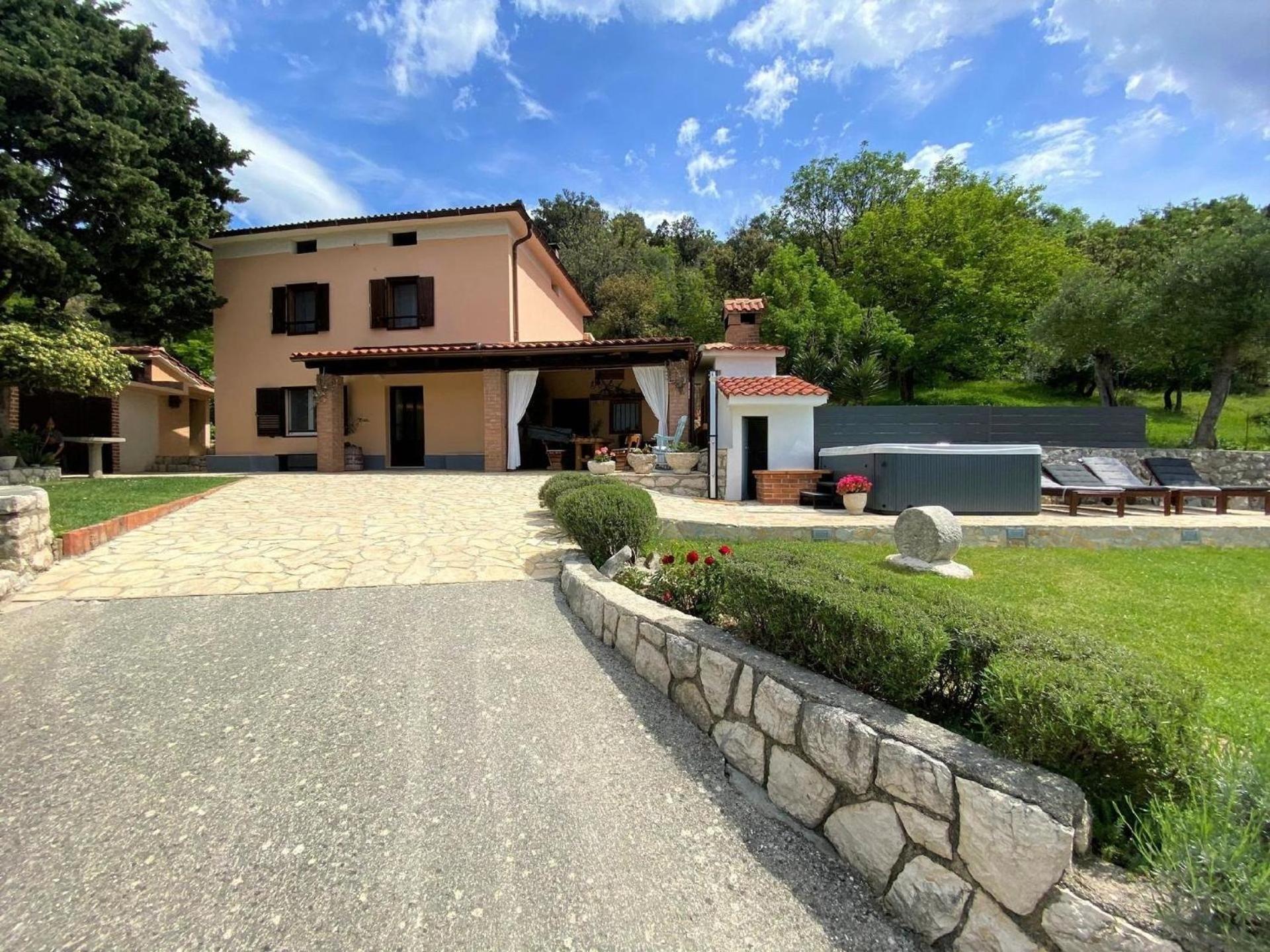 Three-Bedroom Vacation Home  photo 2