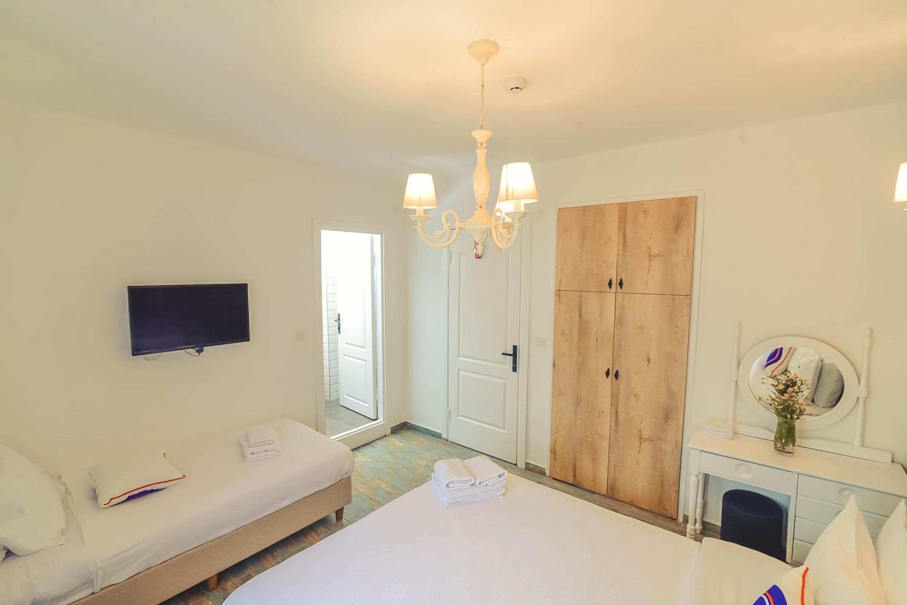 Deluxe Triple Room photo 3