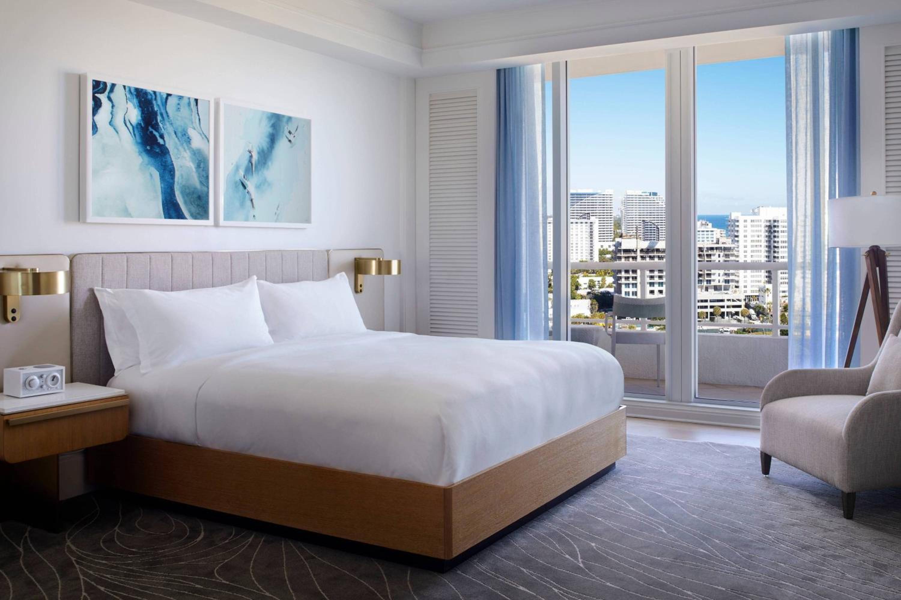 King Room with Sofa-Bed - Club Lounge Access - Photo 1