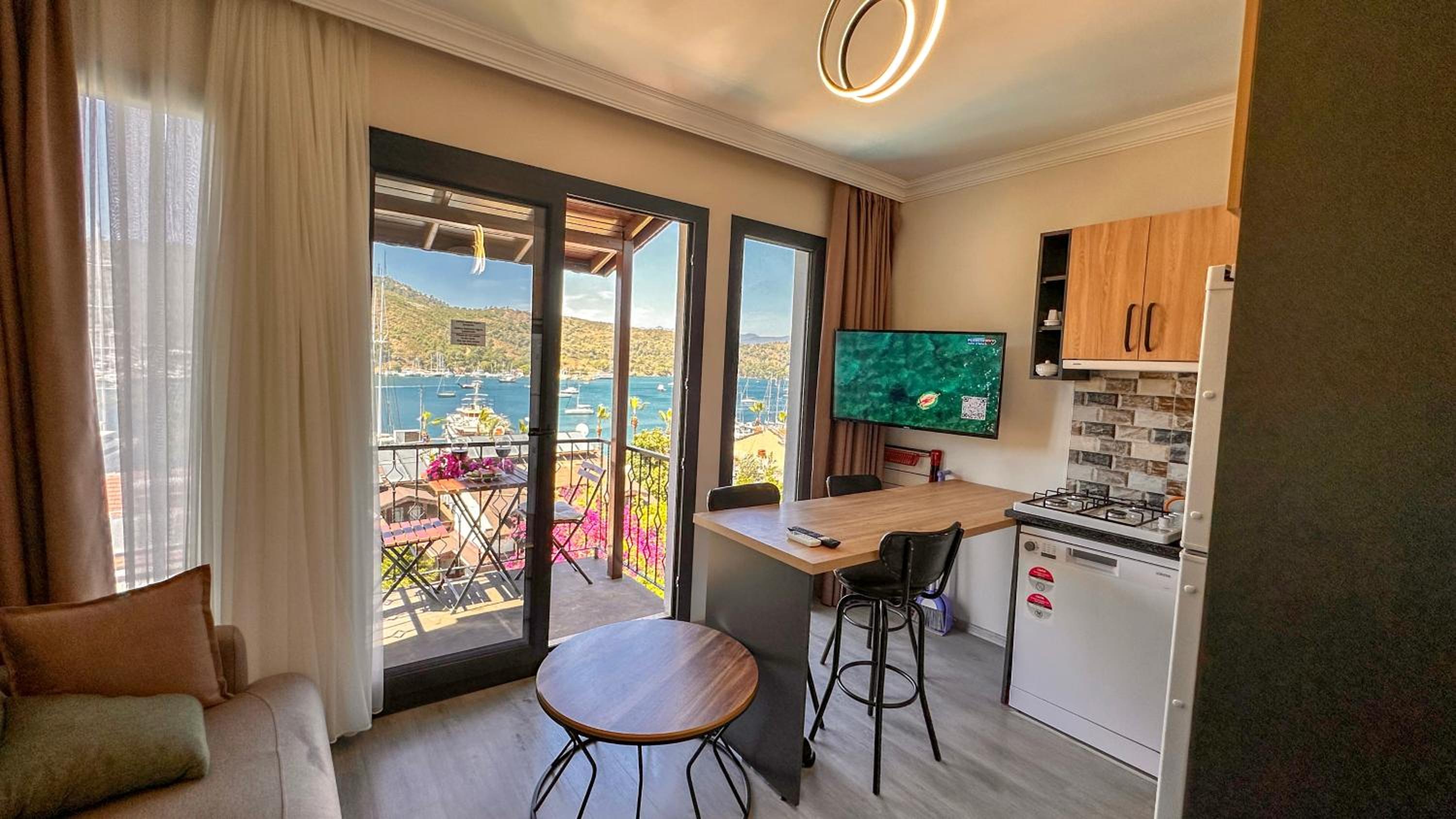 Queen Suite with Sea View - Photo 2