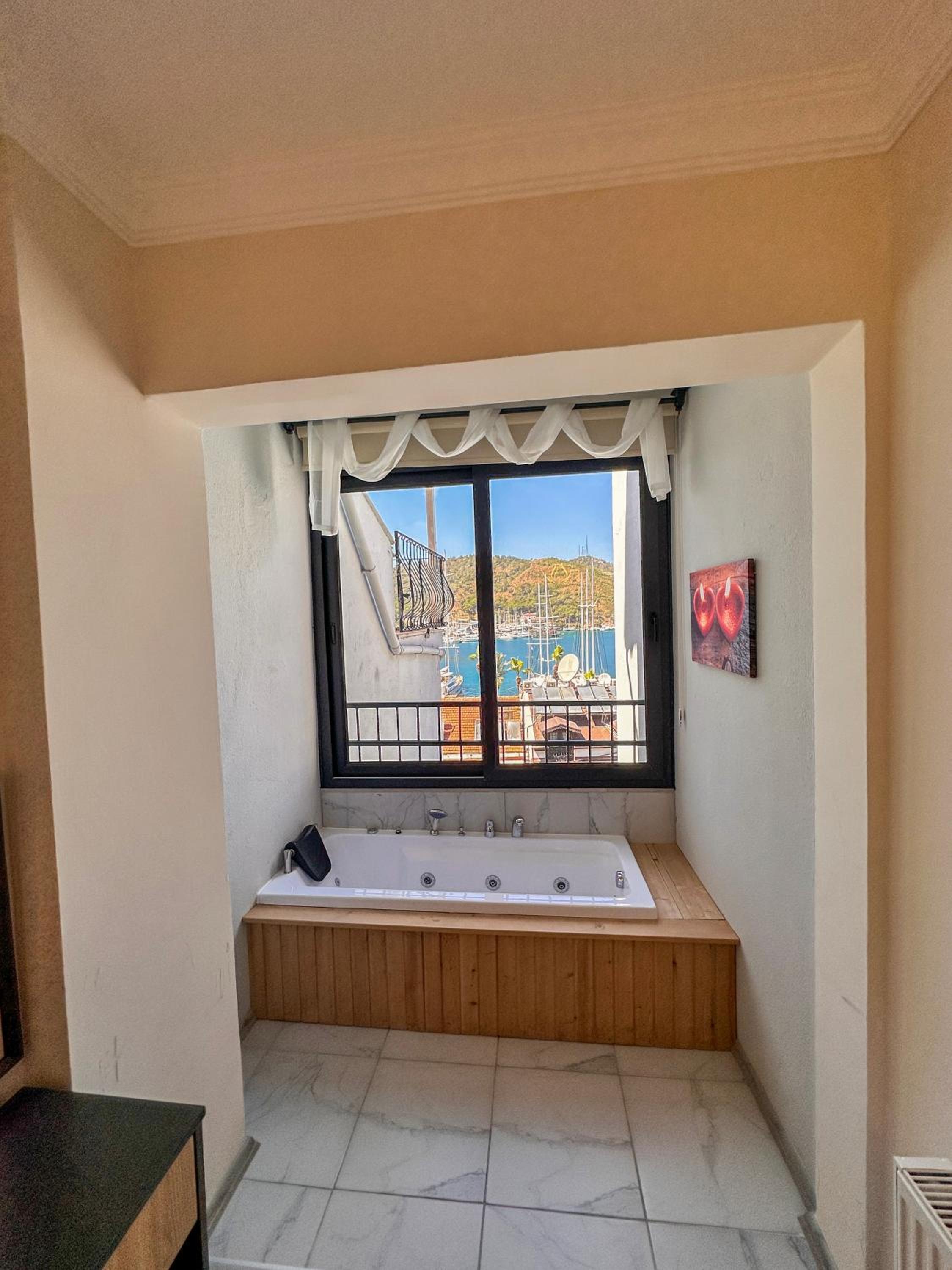 Queen Suite with Sea View - Photo 6