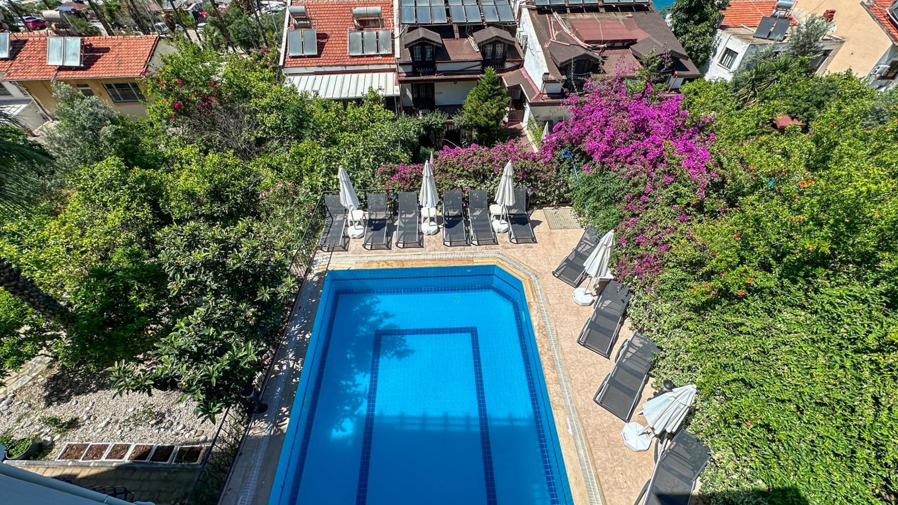 Queen Room with Pool View - Photo 2
