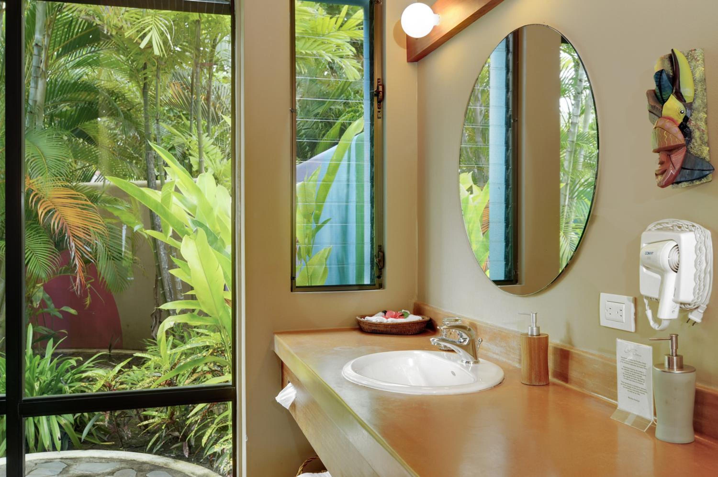 Beachfront Villa 1 king Bed - Photo 8