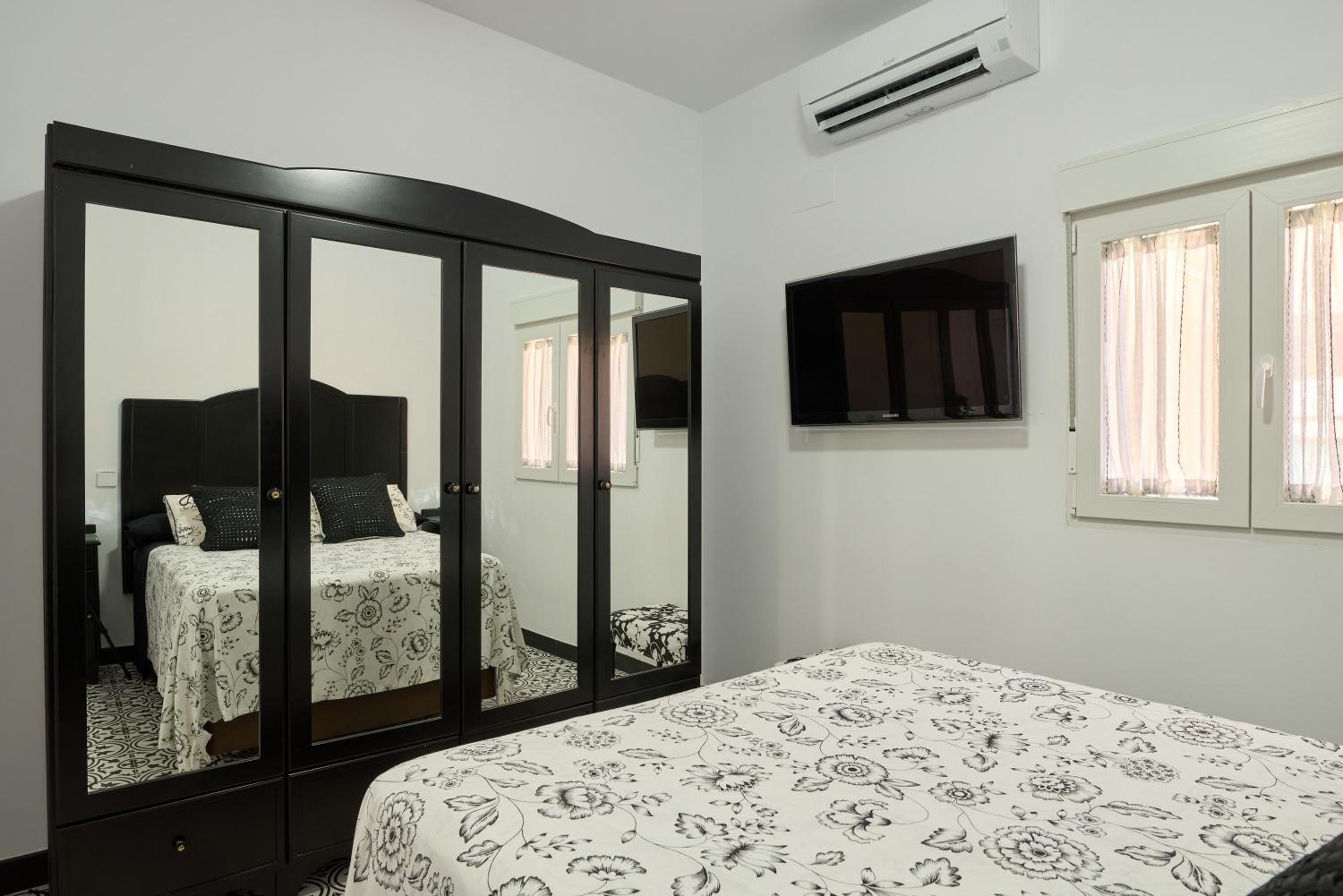 One-Bedroom House photo 3