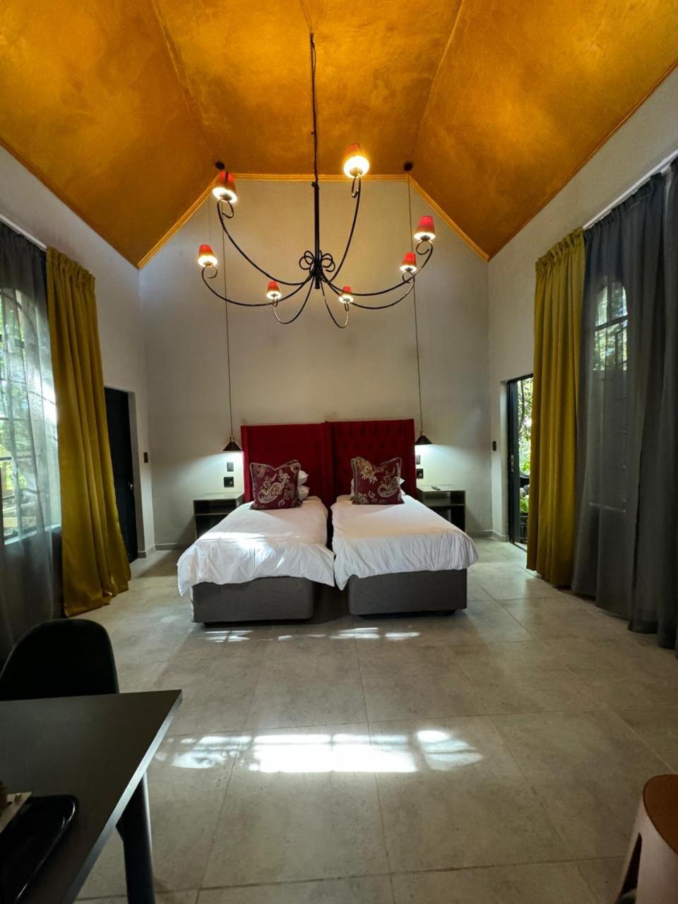 Superior Twin Room with Garden View - Photo 17