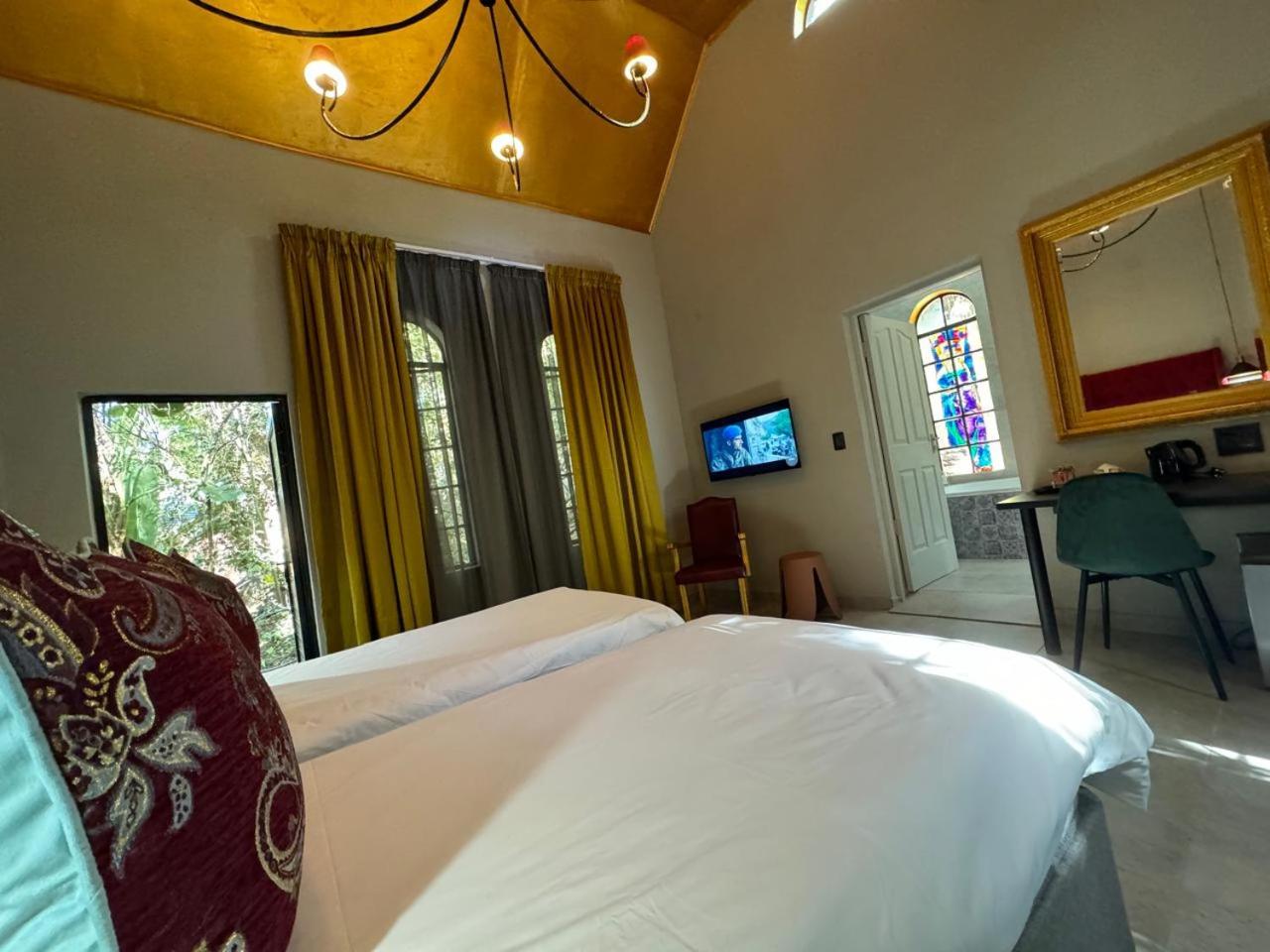 Superior Twin Room with Garden View - Photo 11
