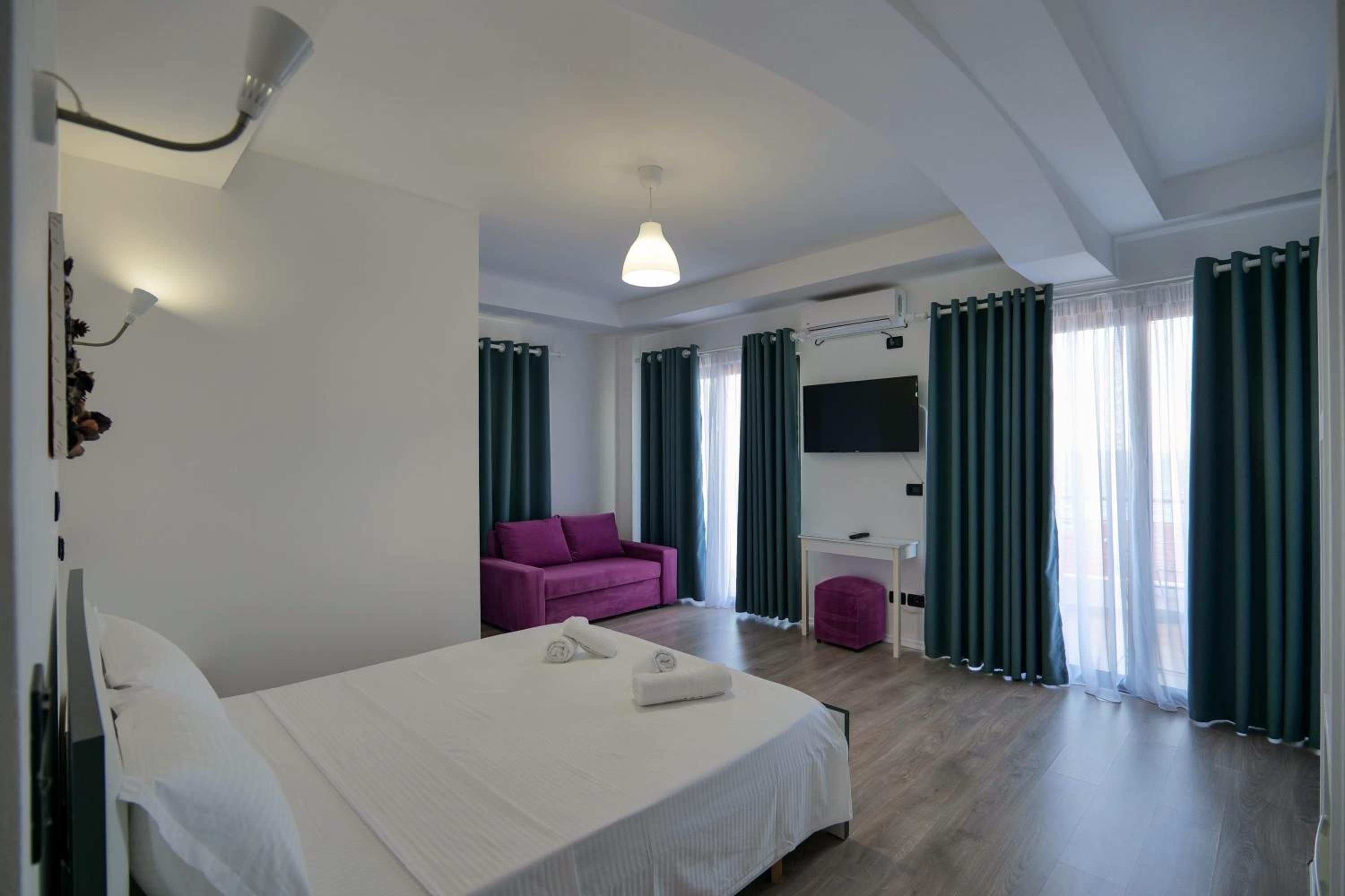 Deluxe Double Room with Balcony and Sea View photo 2
