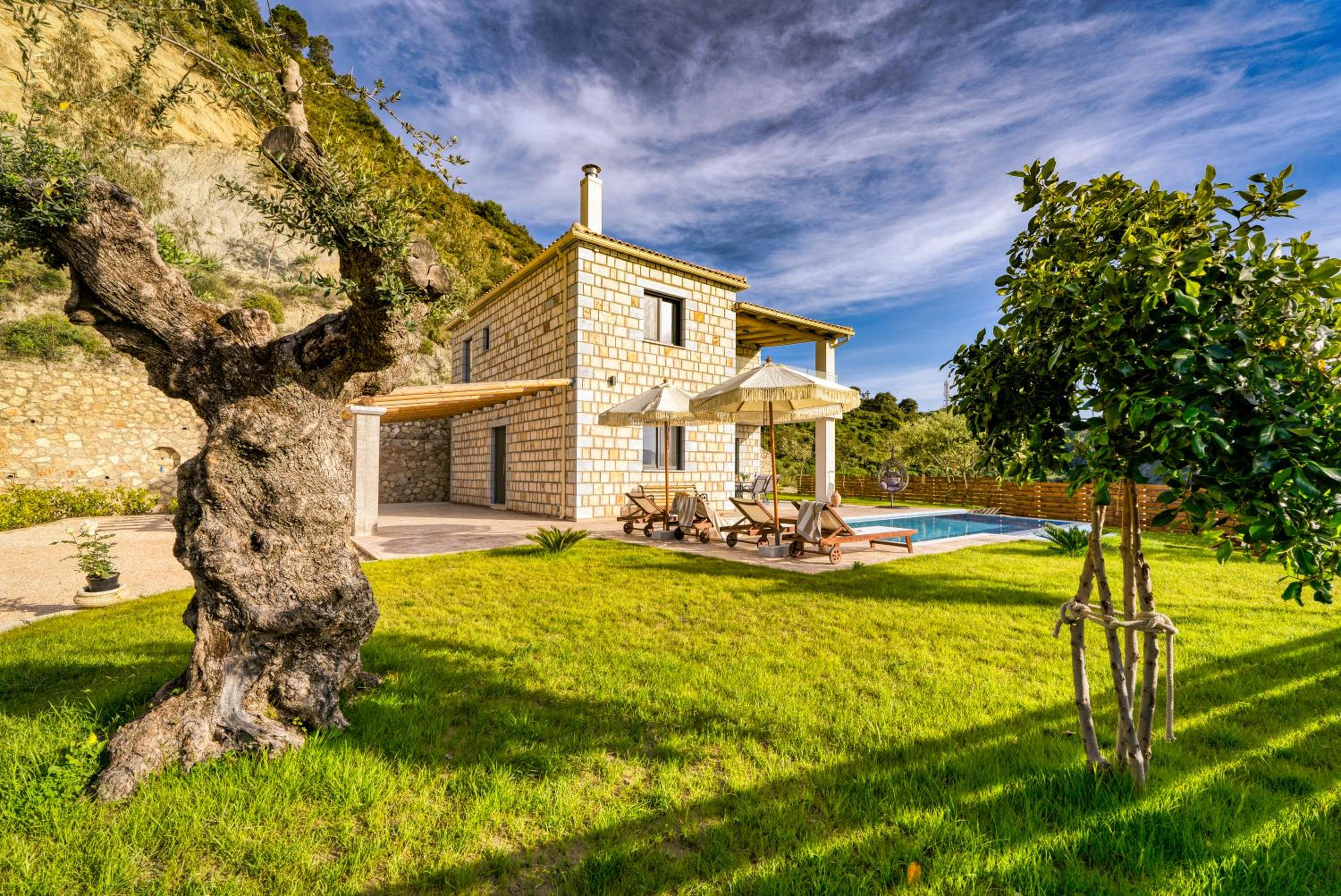 Three-Bedroom Villa photo 2