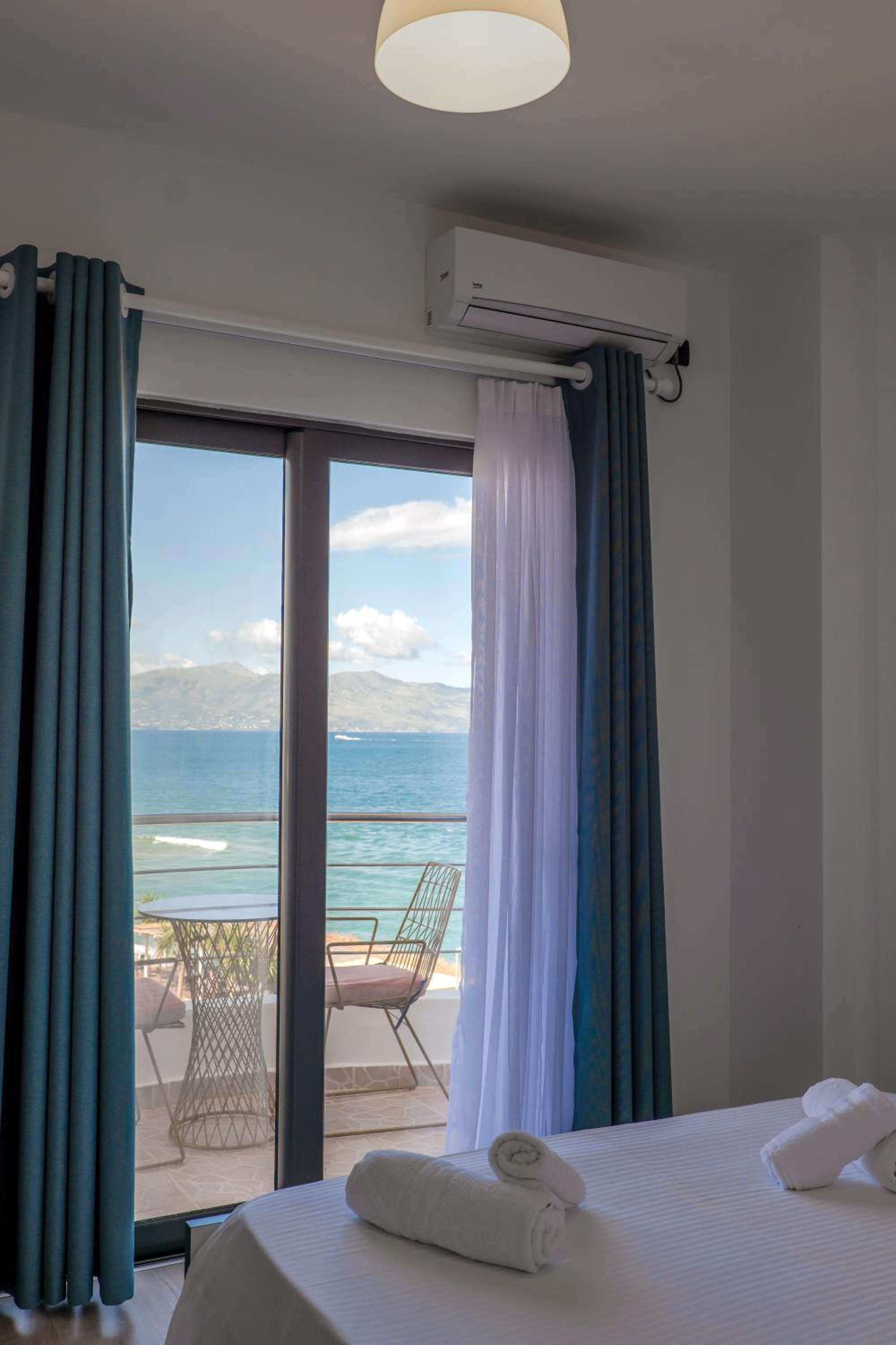 Double Room with Sea View photo 2