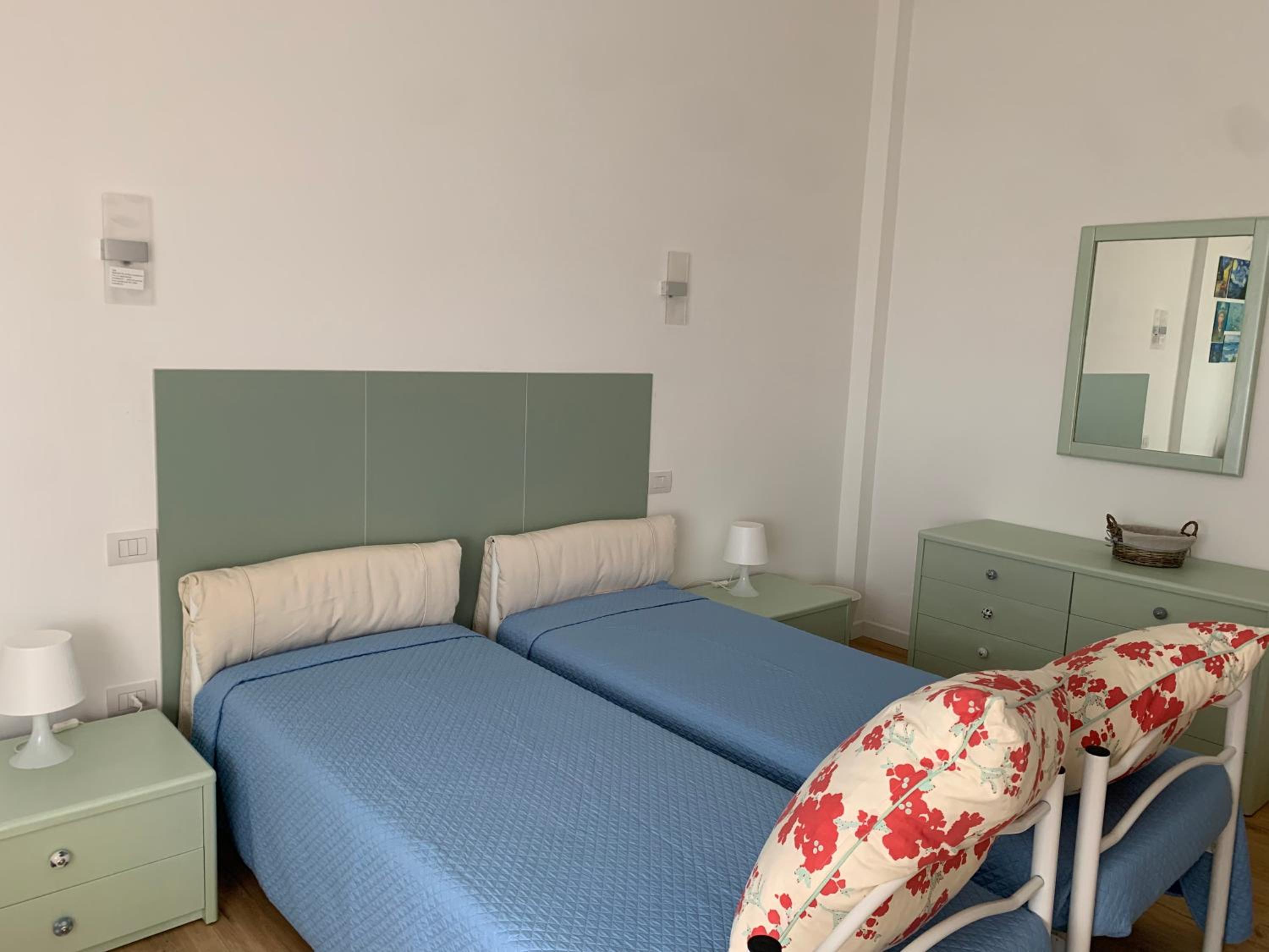 Large Double Room photo 2