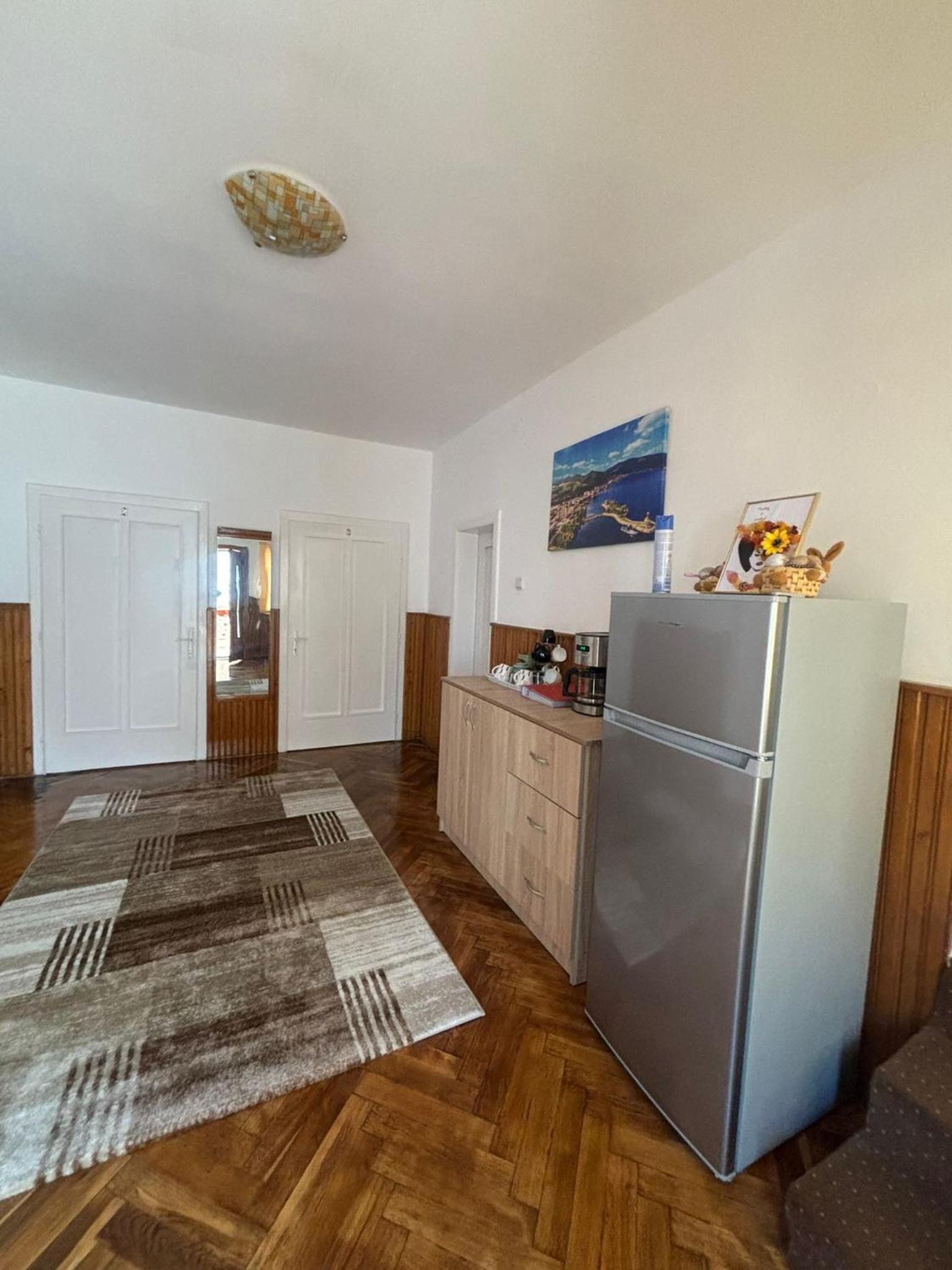Double Room with Private Bathroom - Photo 6