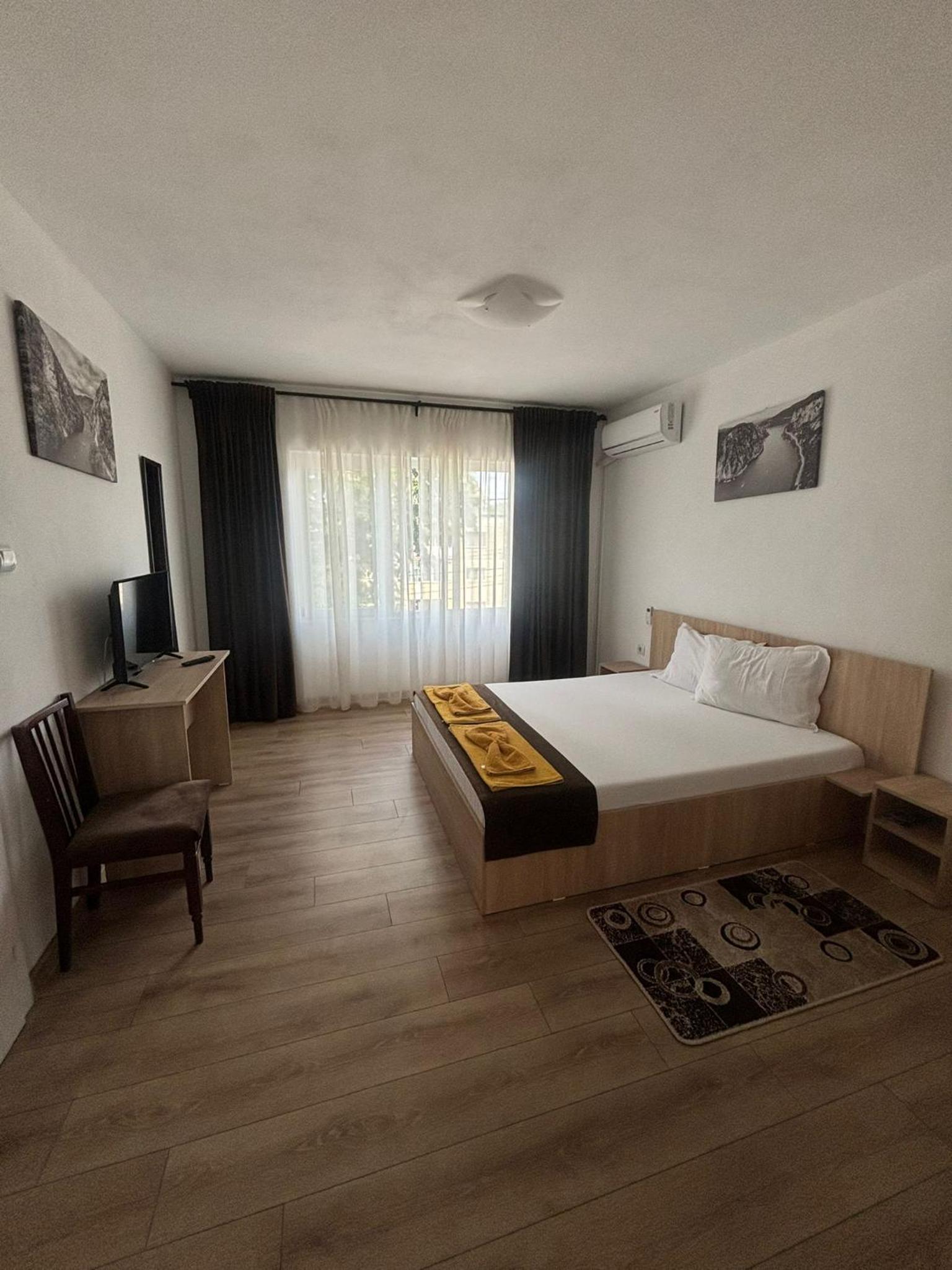 Double Room with Private Bathroom - Photo 7