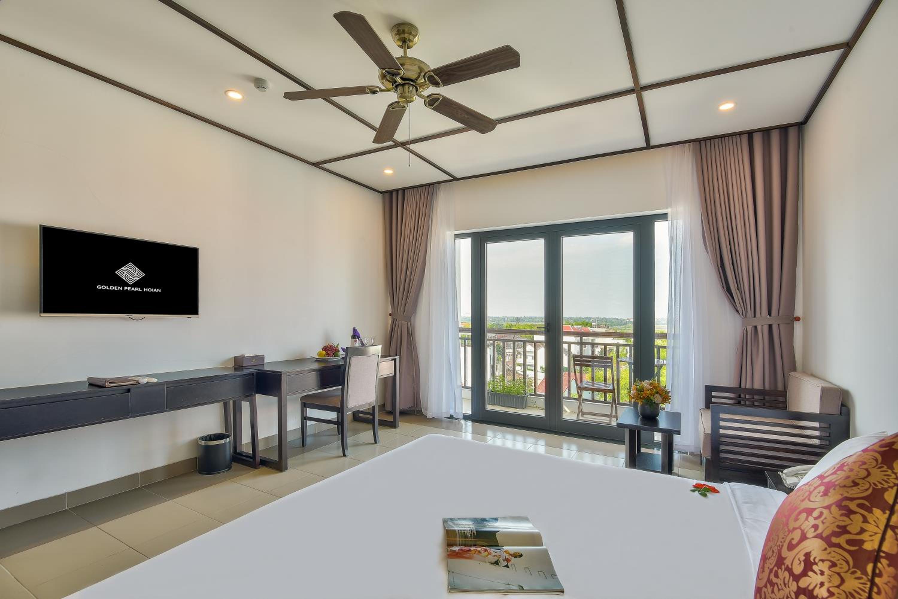 Premier King Balcony City View