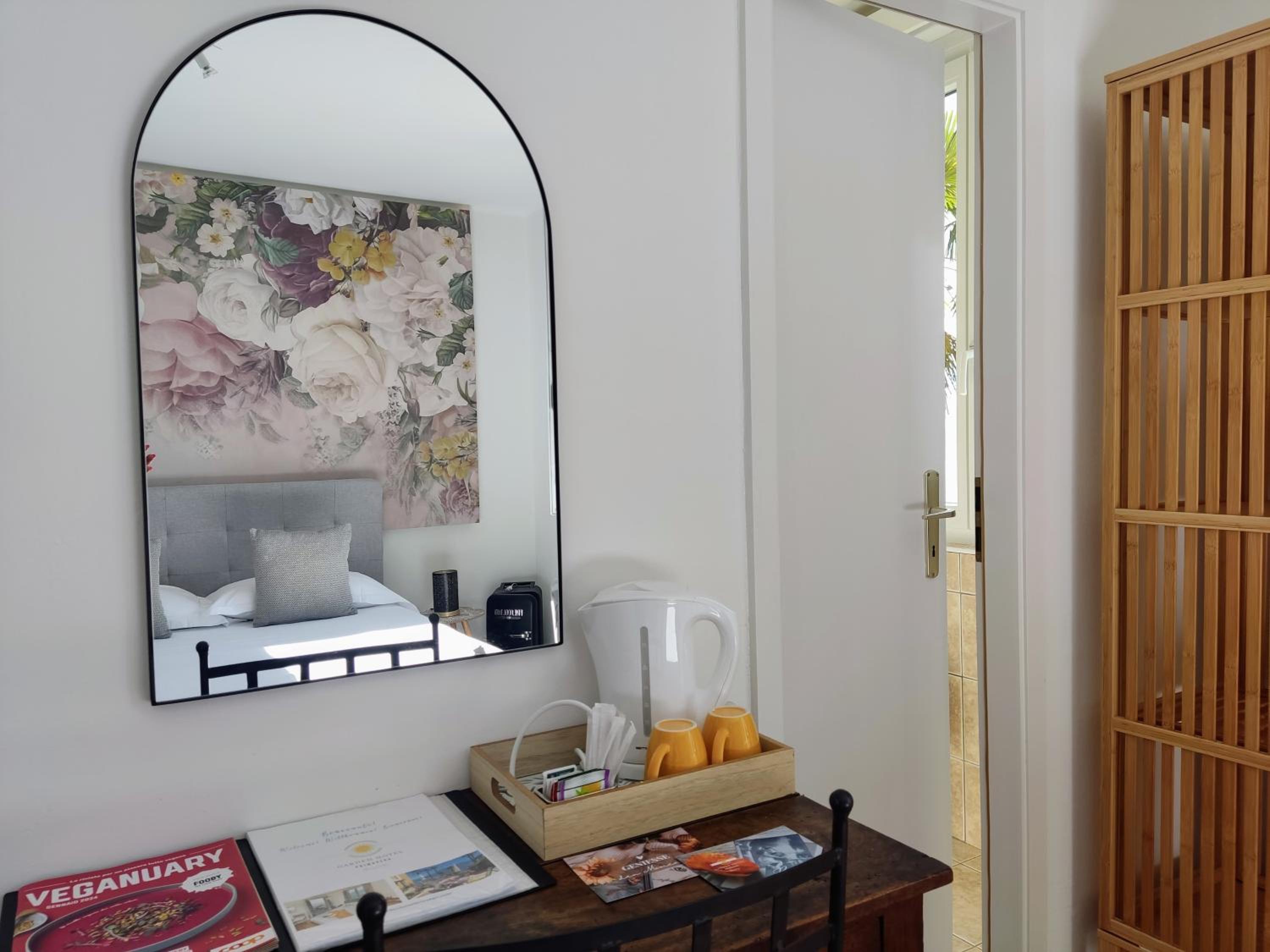 Economy Double Room with Lake View - Photo 5