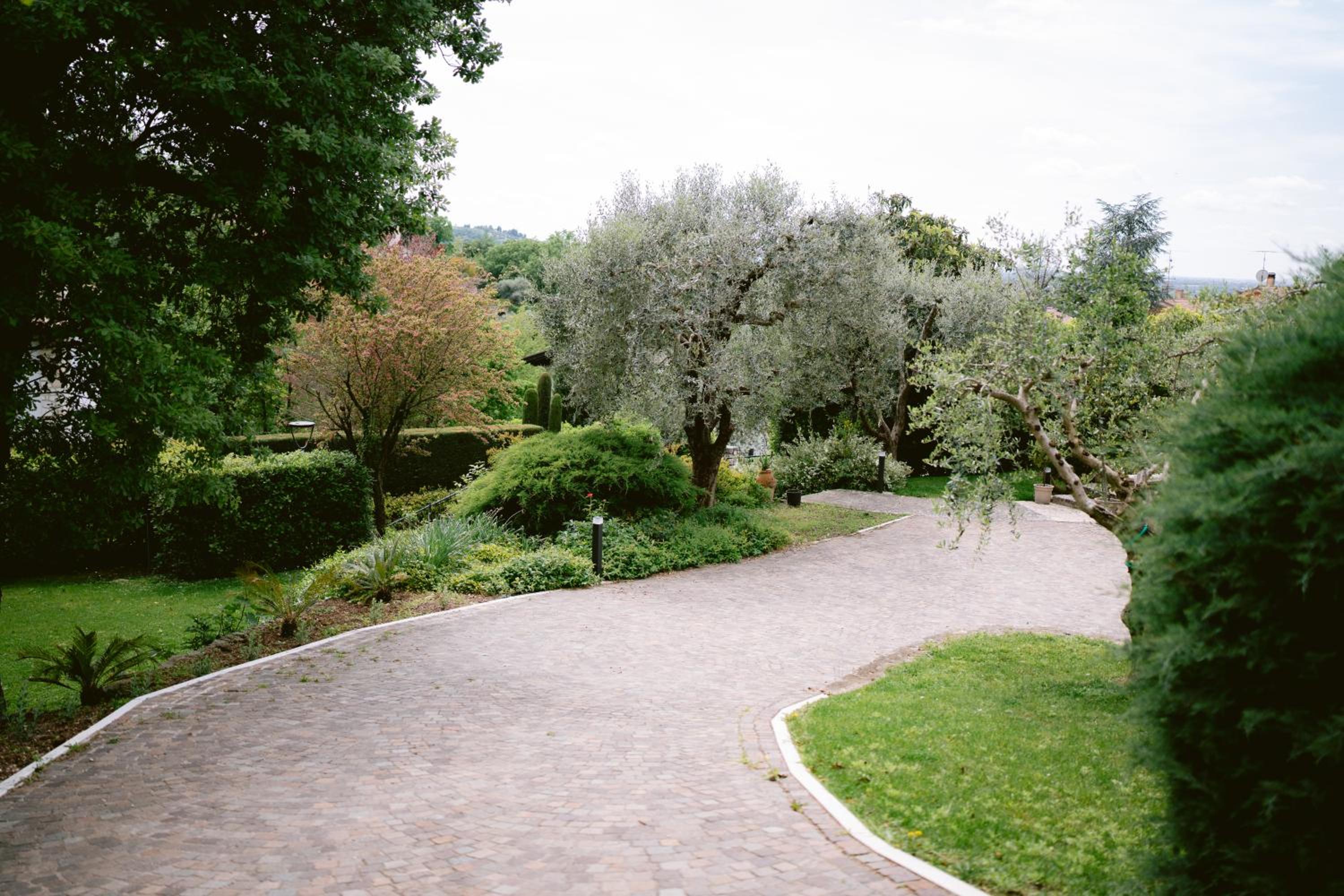One-Bedroom Apartment With Garden photo 2