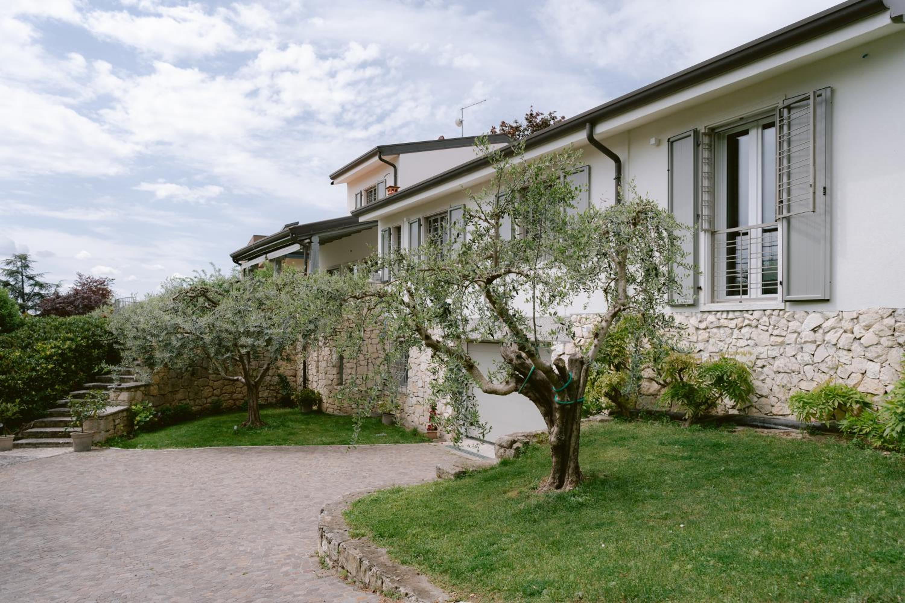 One-Bedroom Apartment With Garden photo 3